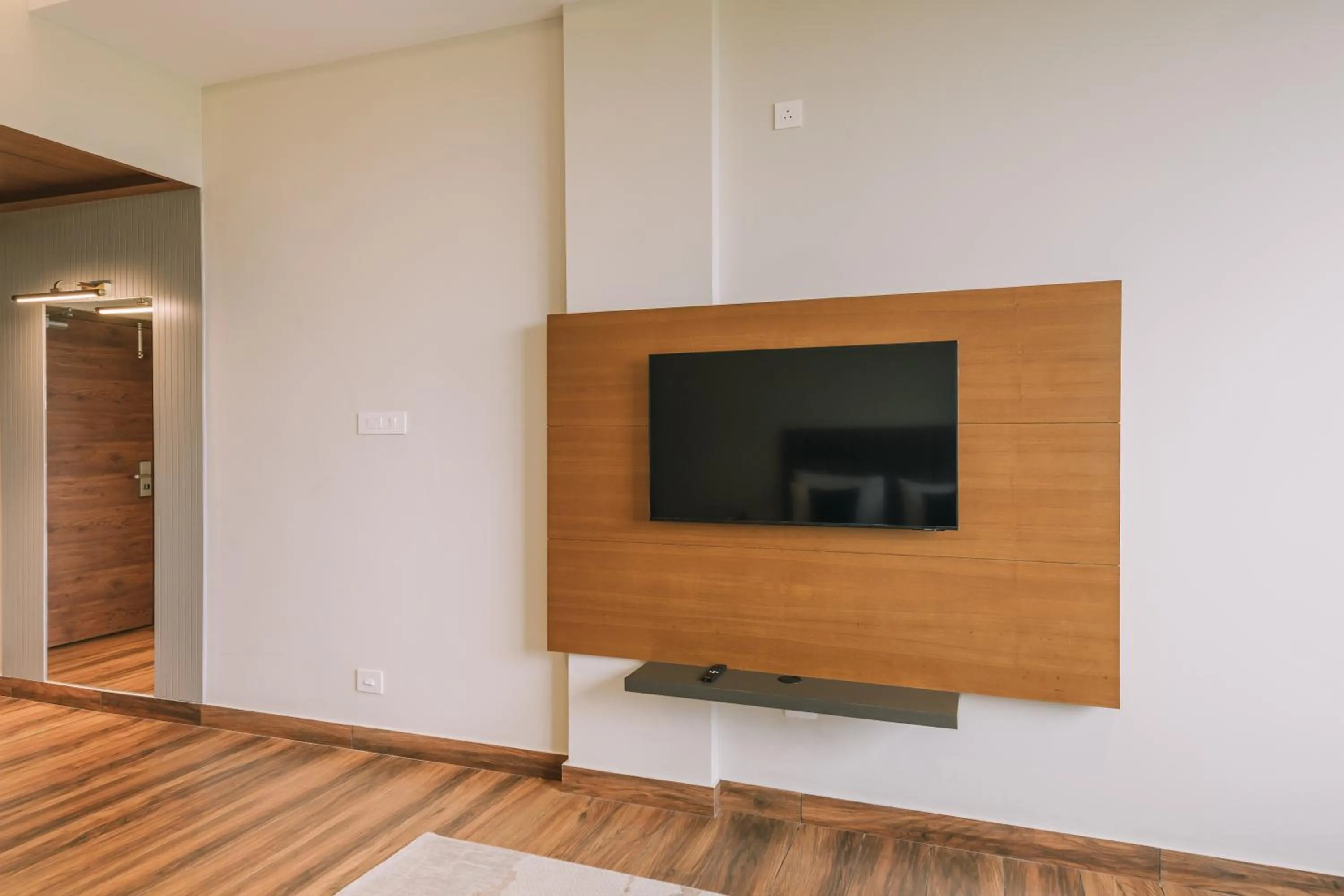 TV and multimedia in EVORA Resort and SPA