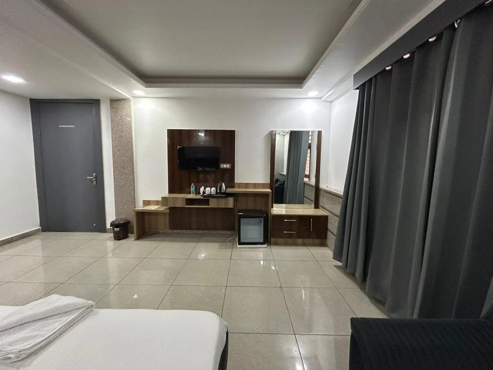 TV and multimedia, Bed in Raj Residency Gurgaon