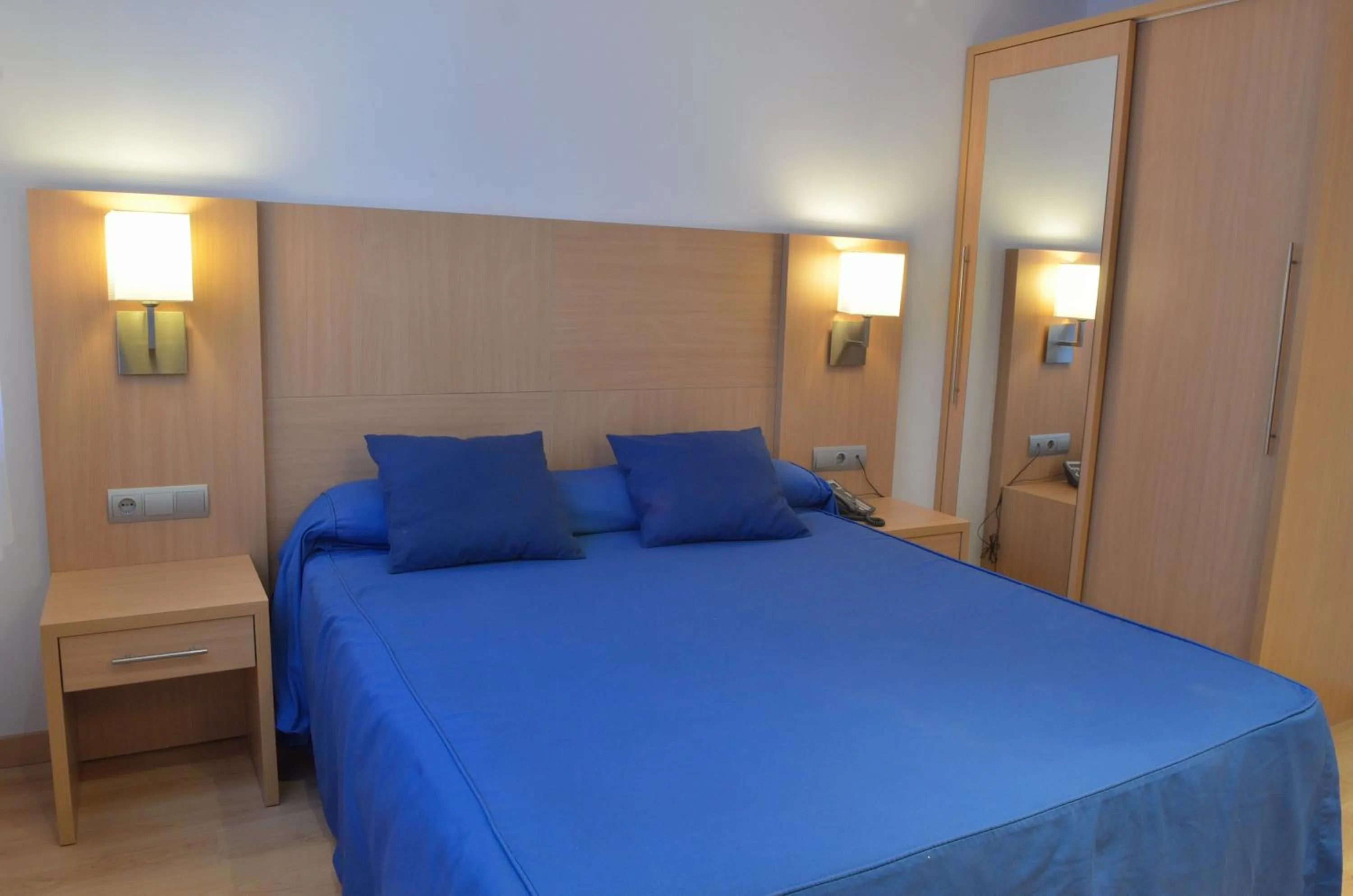 Bed in Hotel del Port