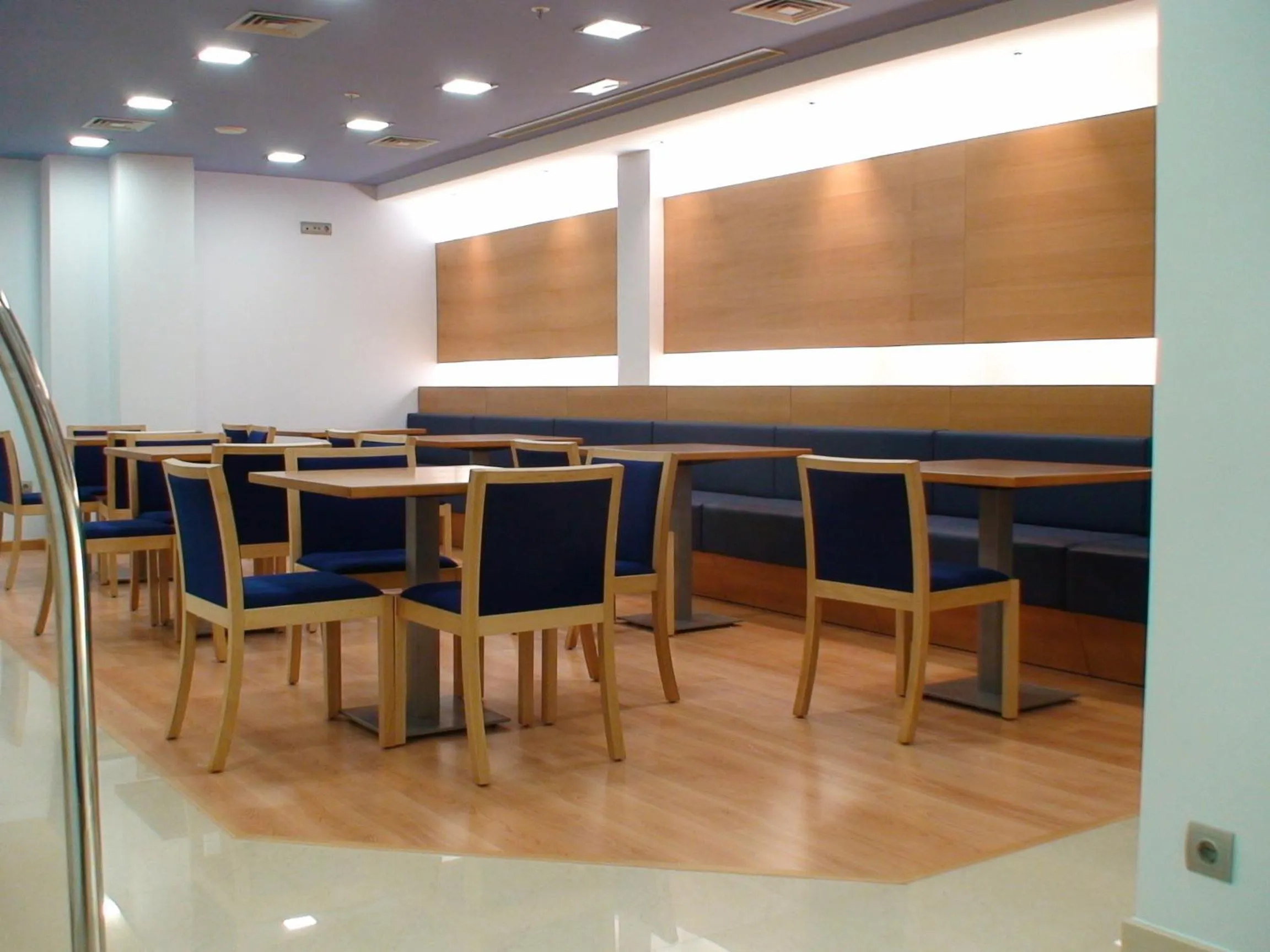 Restaurant/places to eat in Hotel del Port