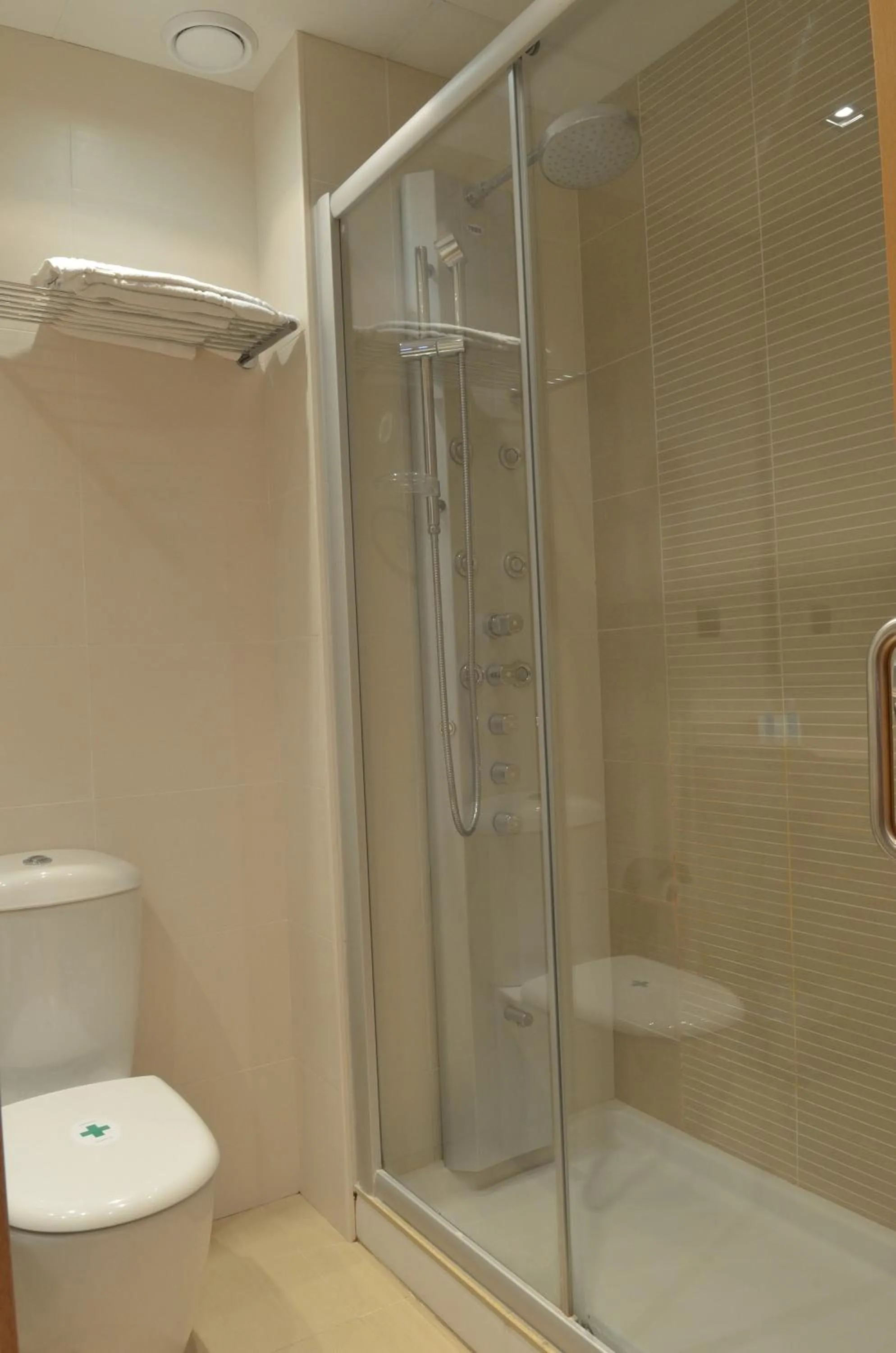 Bathroom in Hotel del Port