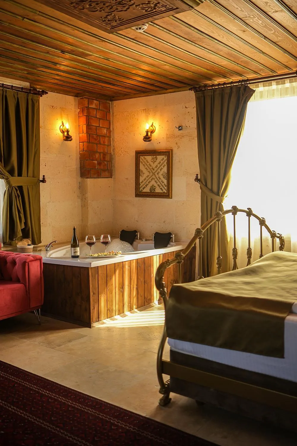 Hot Tub, Bed in Zeppelin Cappadocia