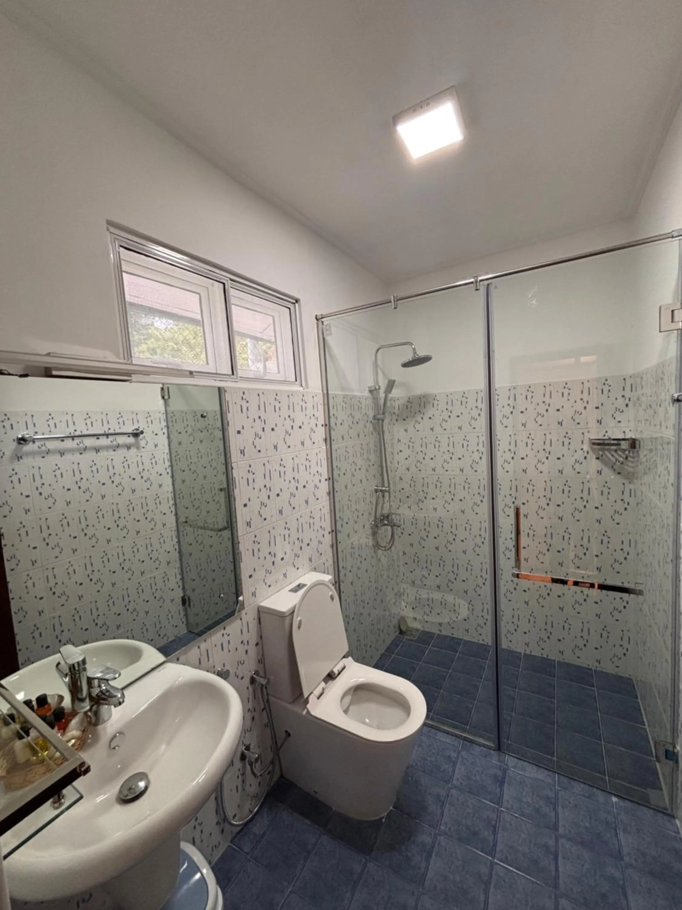 Shower in The Villa Angeline