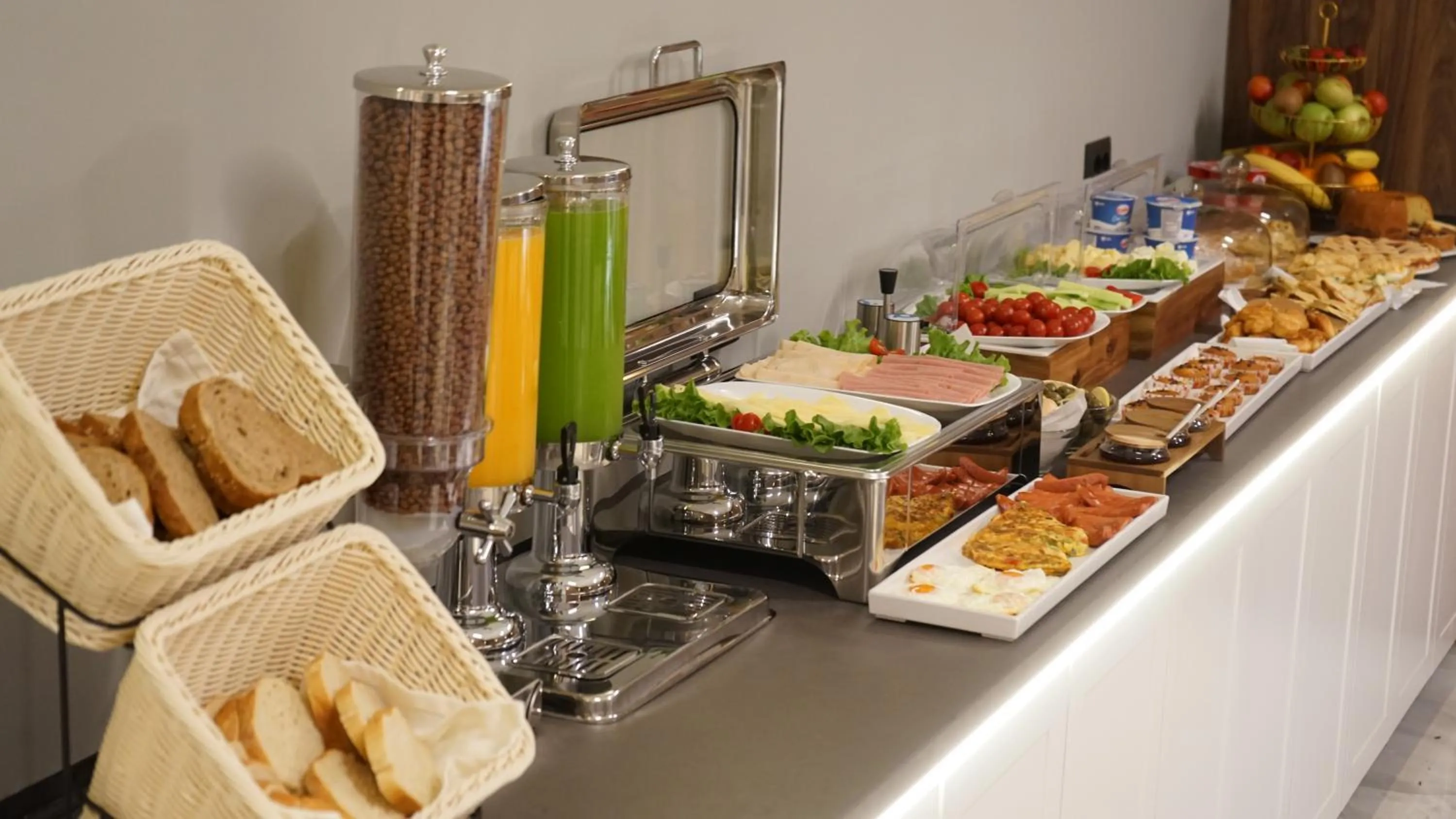 Food and drinks in Arbnor Boutique Hotel