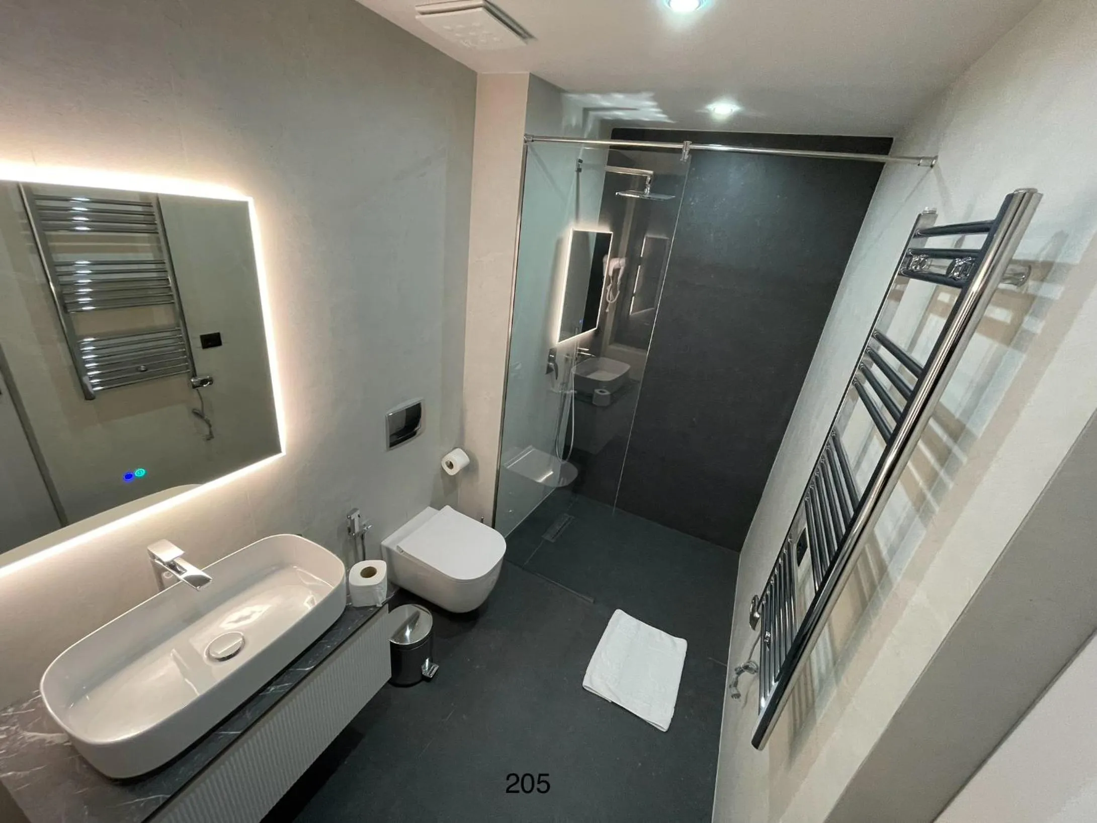 Toilet in Arbnor Boutique Hotel