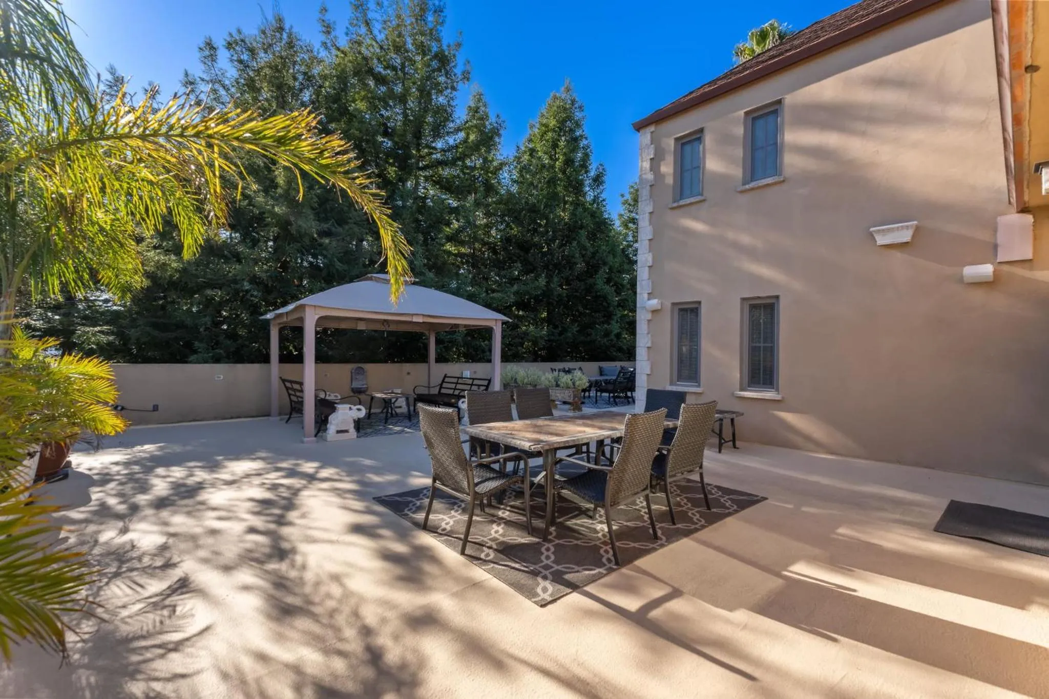 Property building in Bella Villa Messina