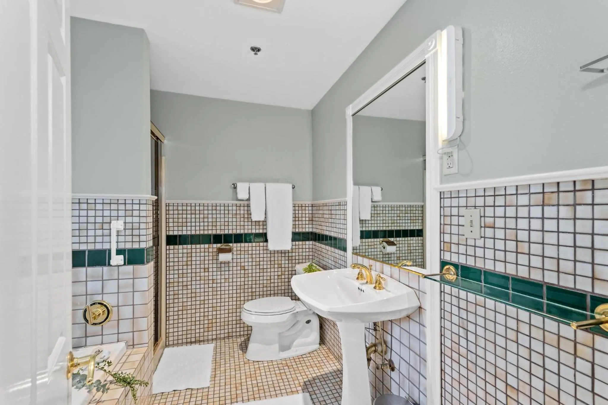 Shower in Bella Villa Messina