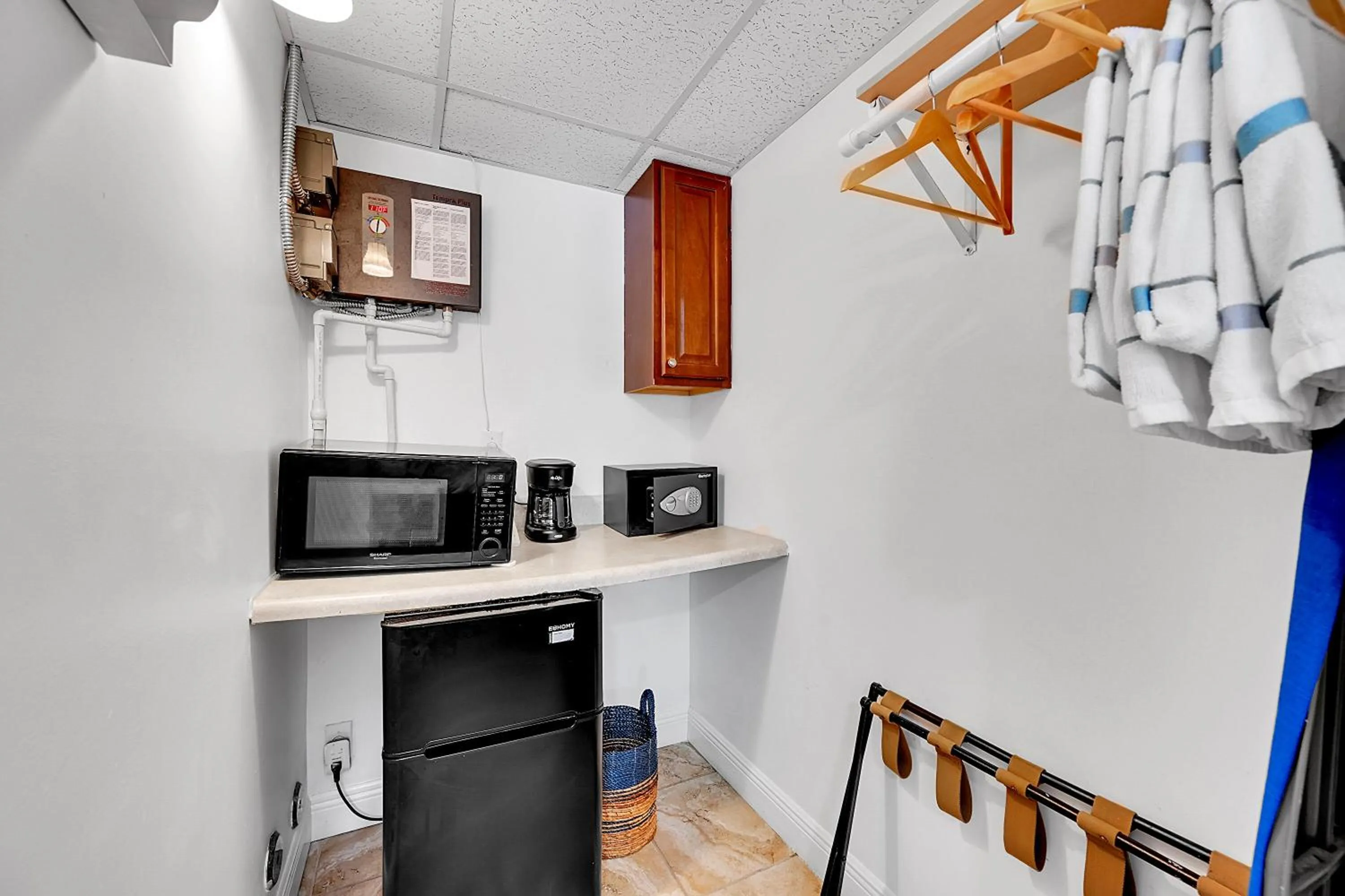 Coffee/tea facilities in Inn On The Drive