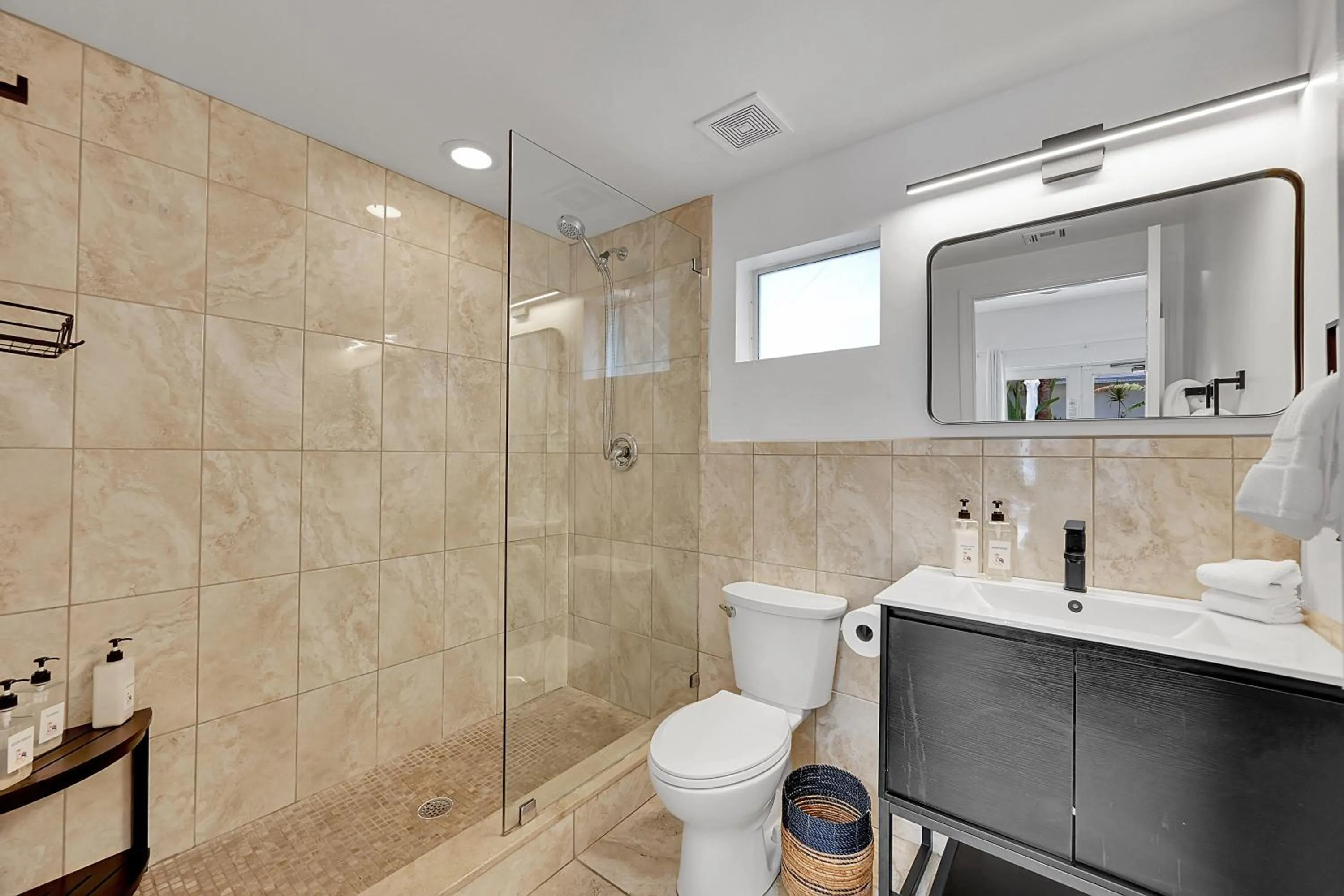 Shower in Inn On The Drive