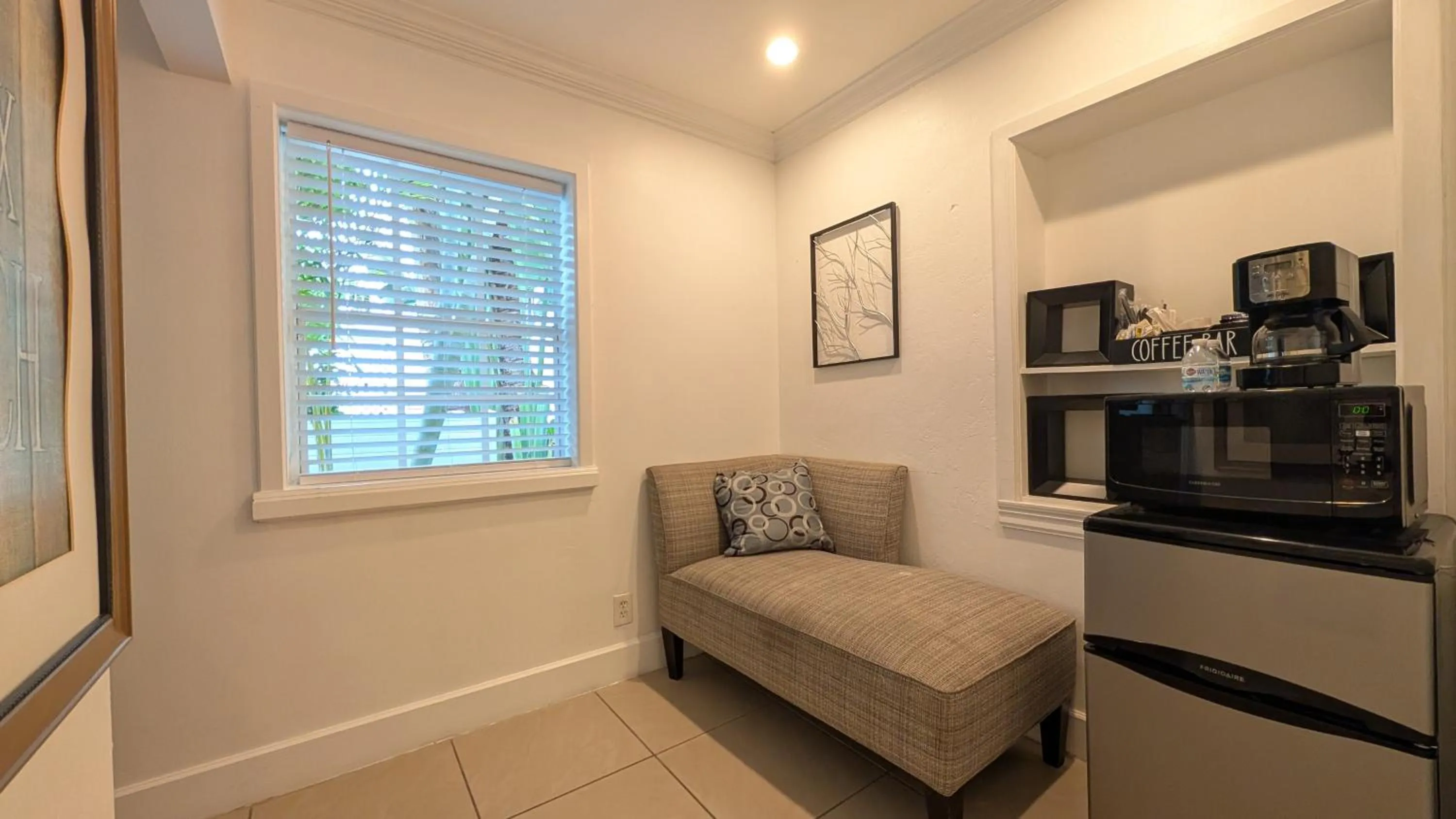 Coffee/tea facilities in Inn On The Drive