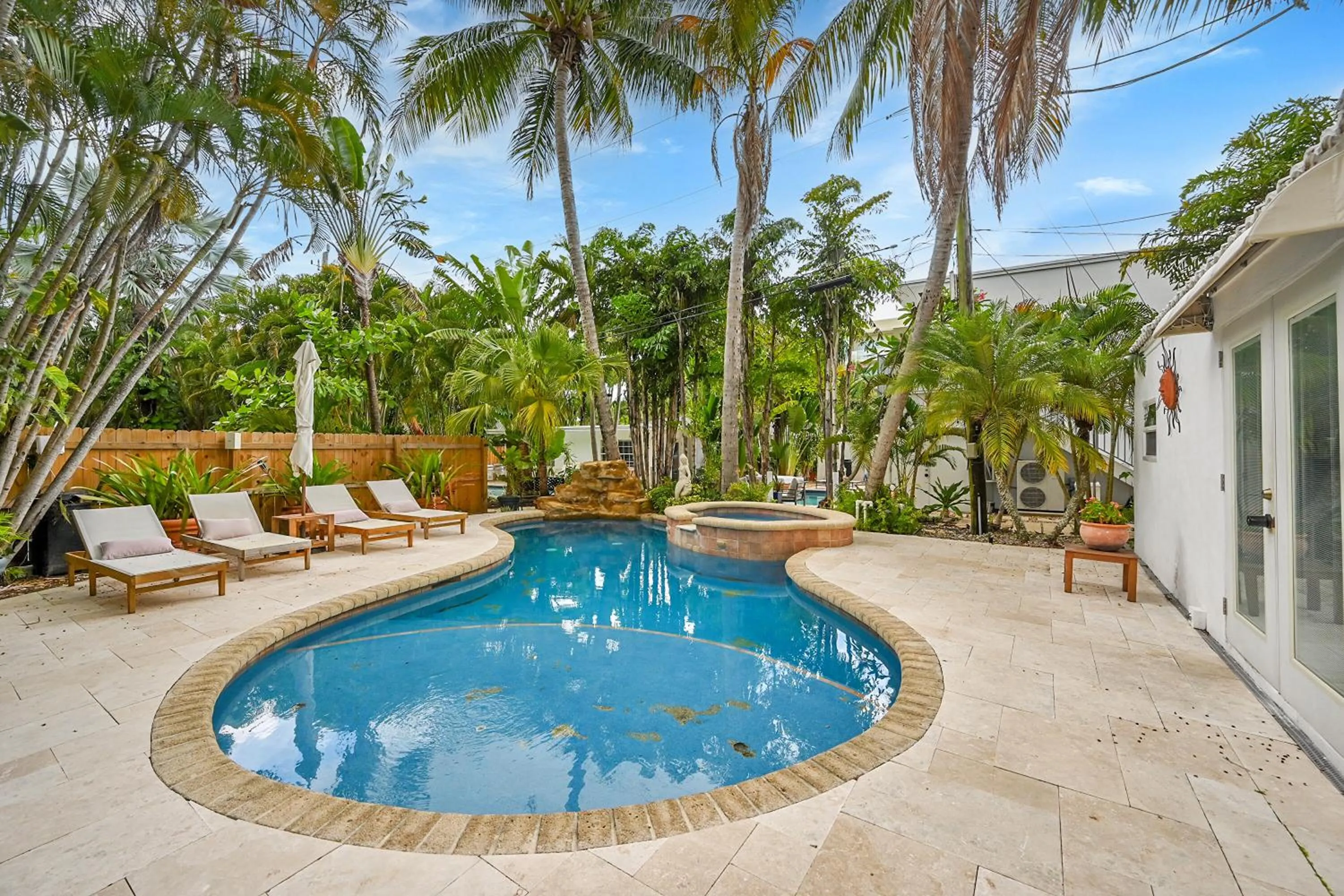 Hot Tub in Inn On The Drive
