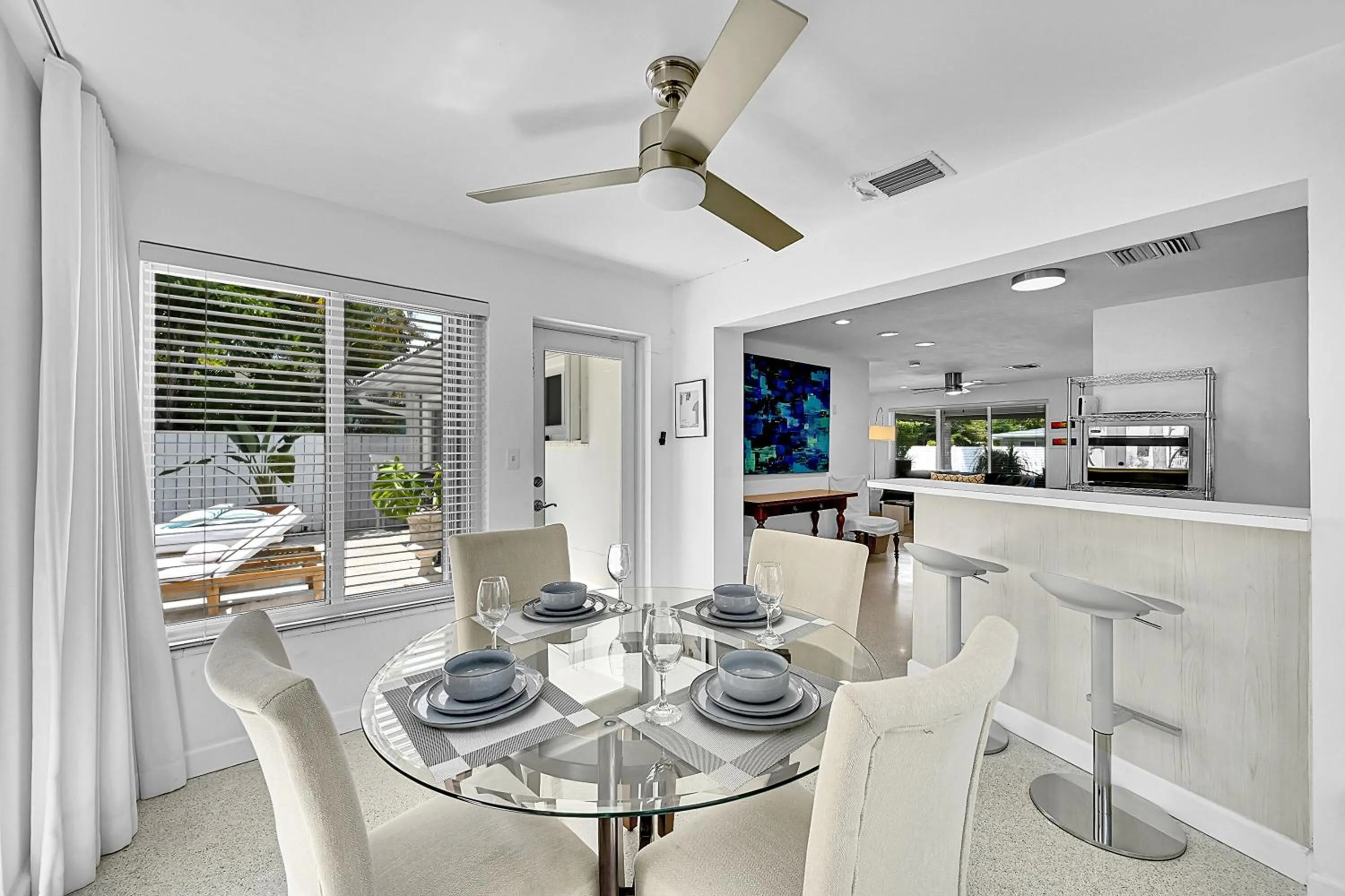 Dining area in Inn On The Drive