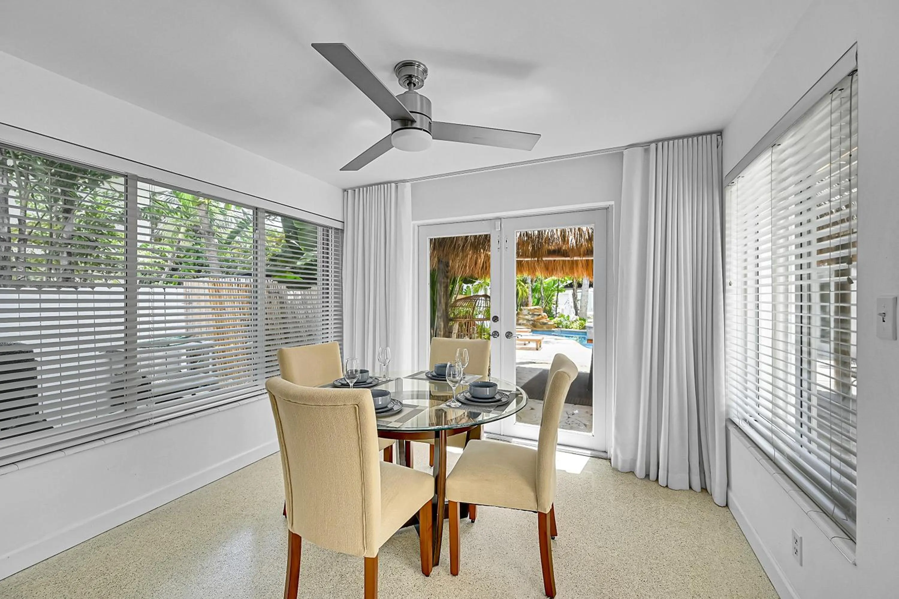 Dining area in Inn On The Drive