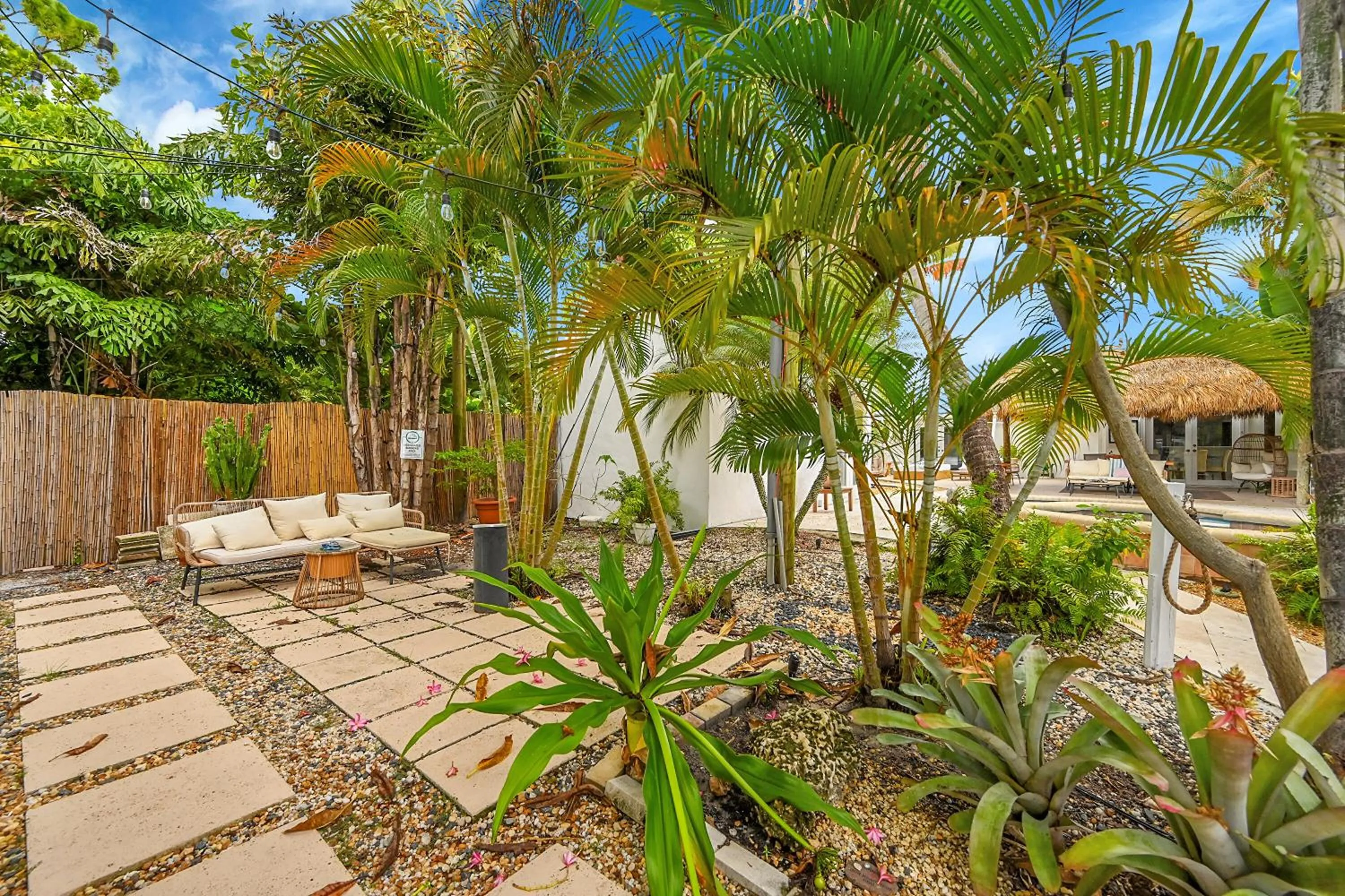 Seating area in Inn On The Drive