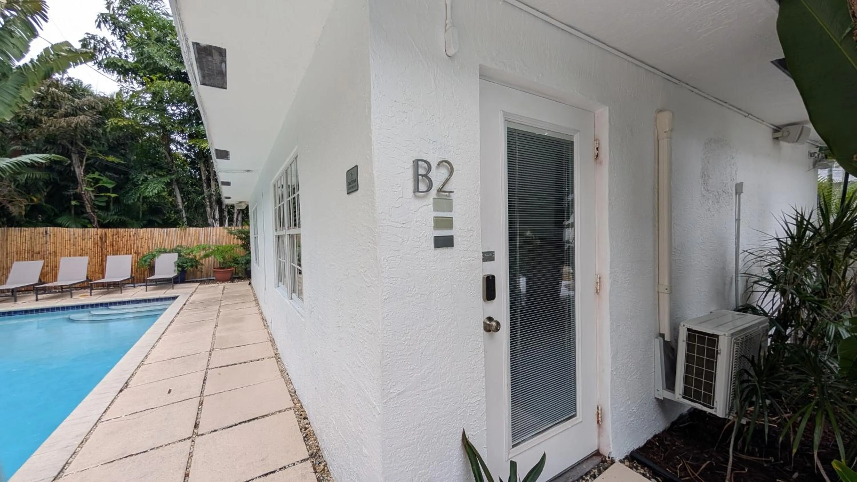 Facade/entrance in Inn On The Drive