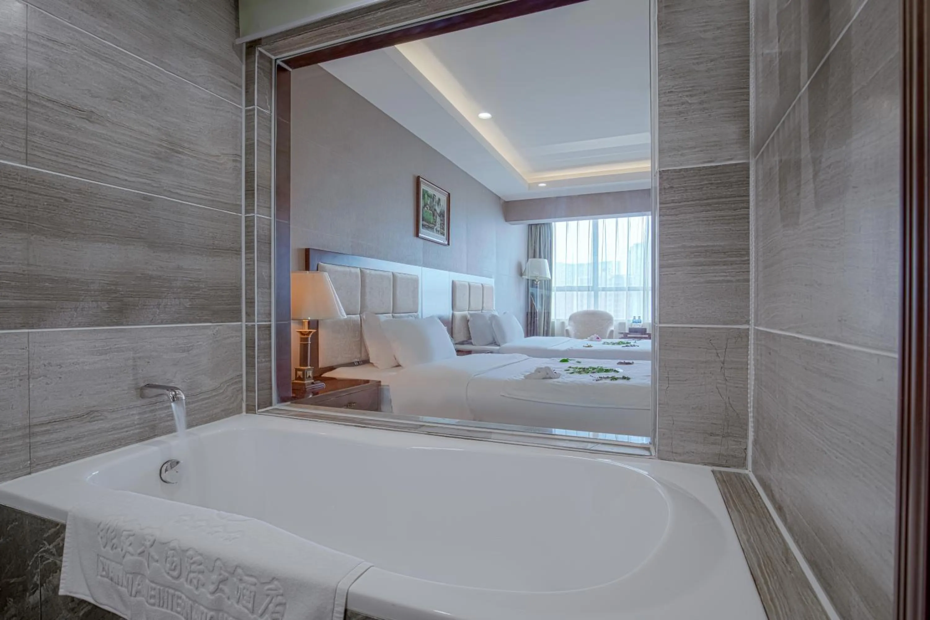 Toilet, Bed in Zhangjiajie International Hotel