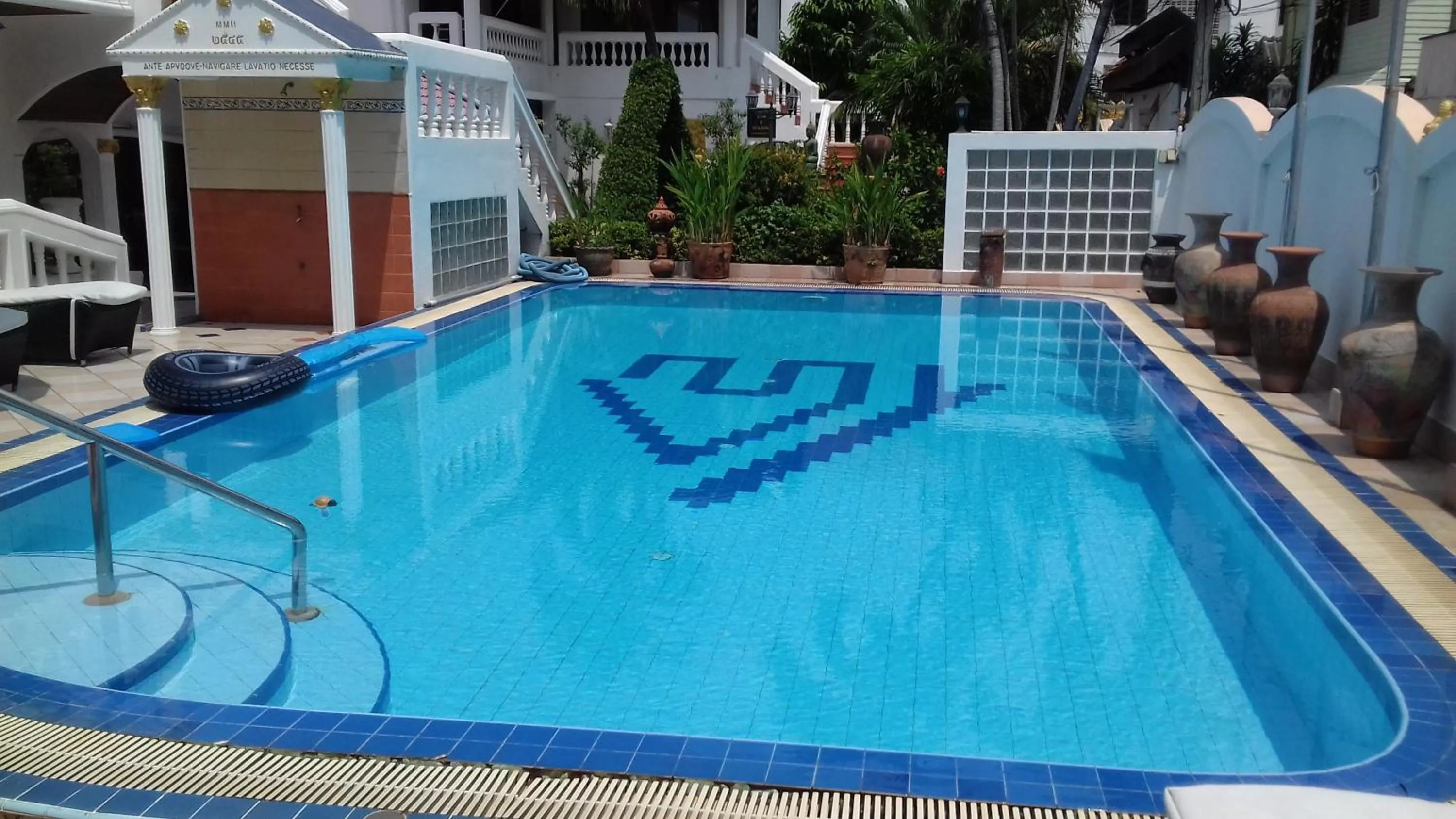 Swimming pool in Villa Oranje Pattaya