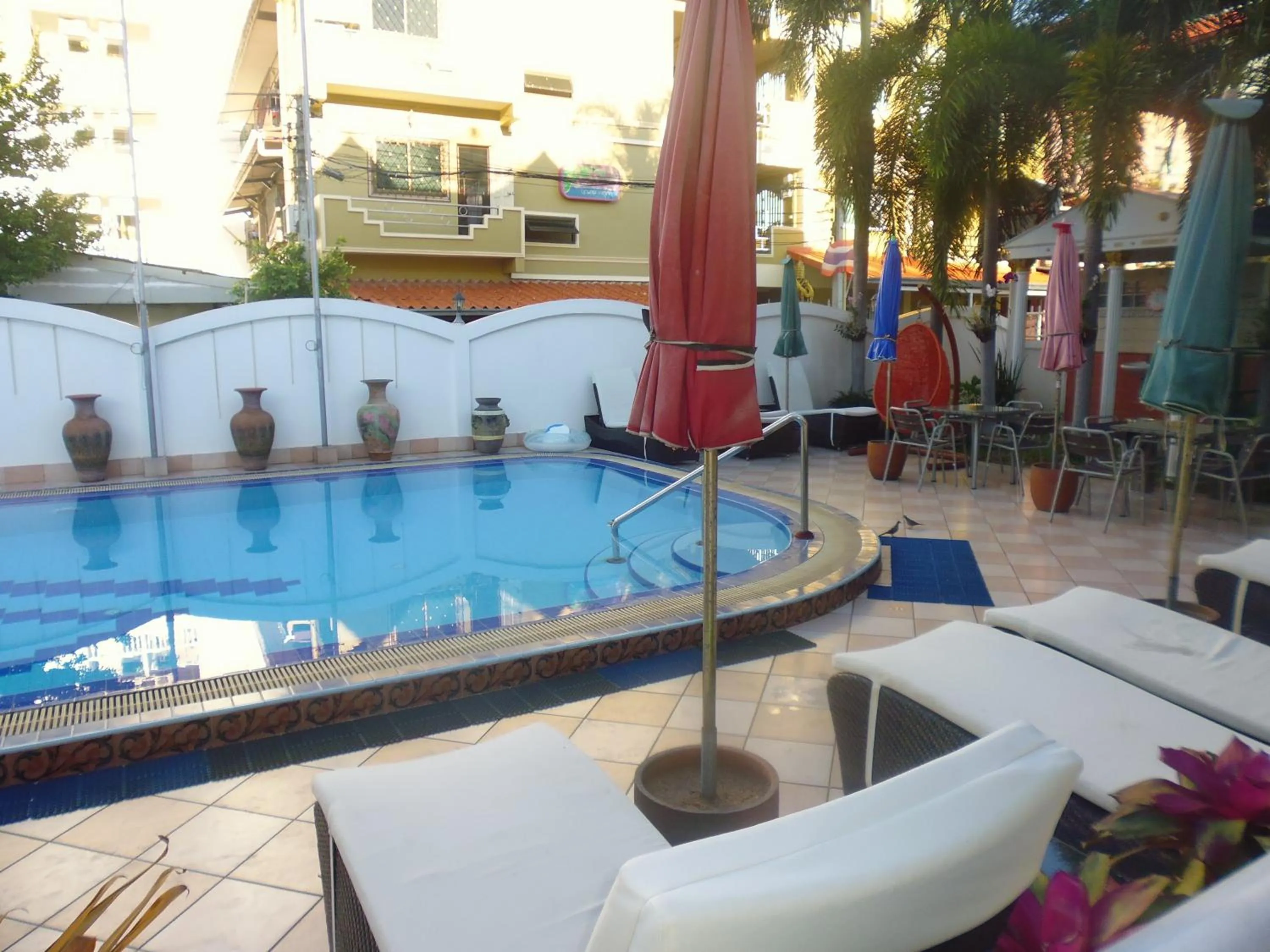 Swimming pool in Villa Oranje Pattaya