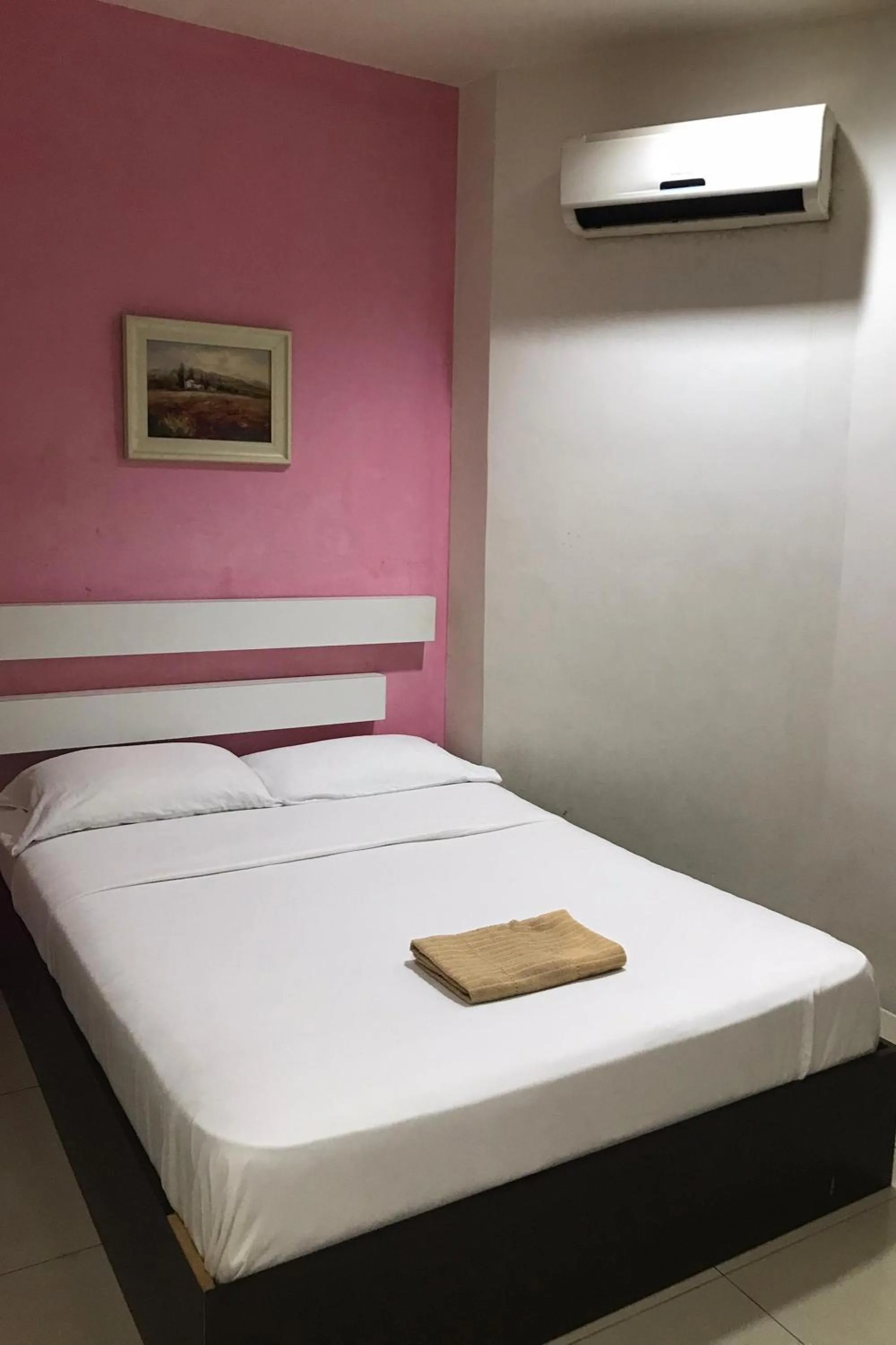 Bedroom, Bed in Cahaya Midah - BilikXpert