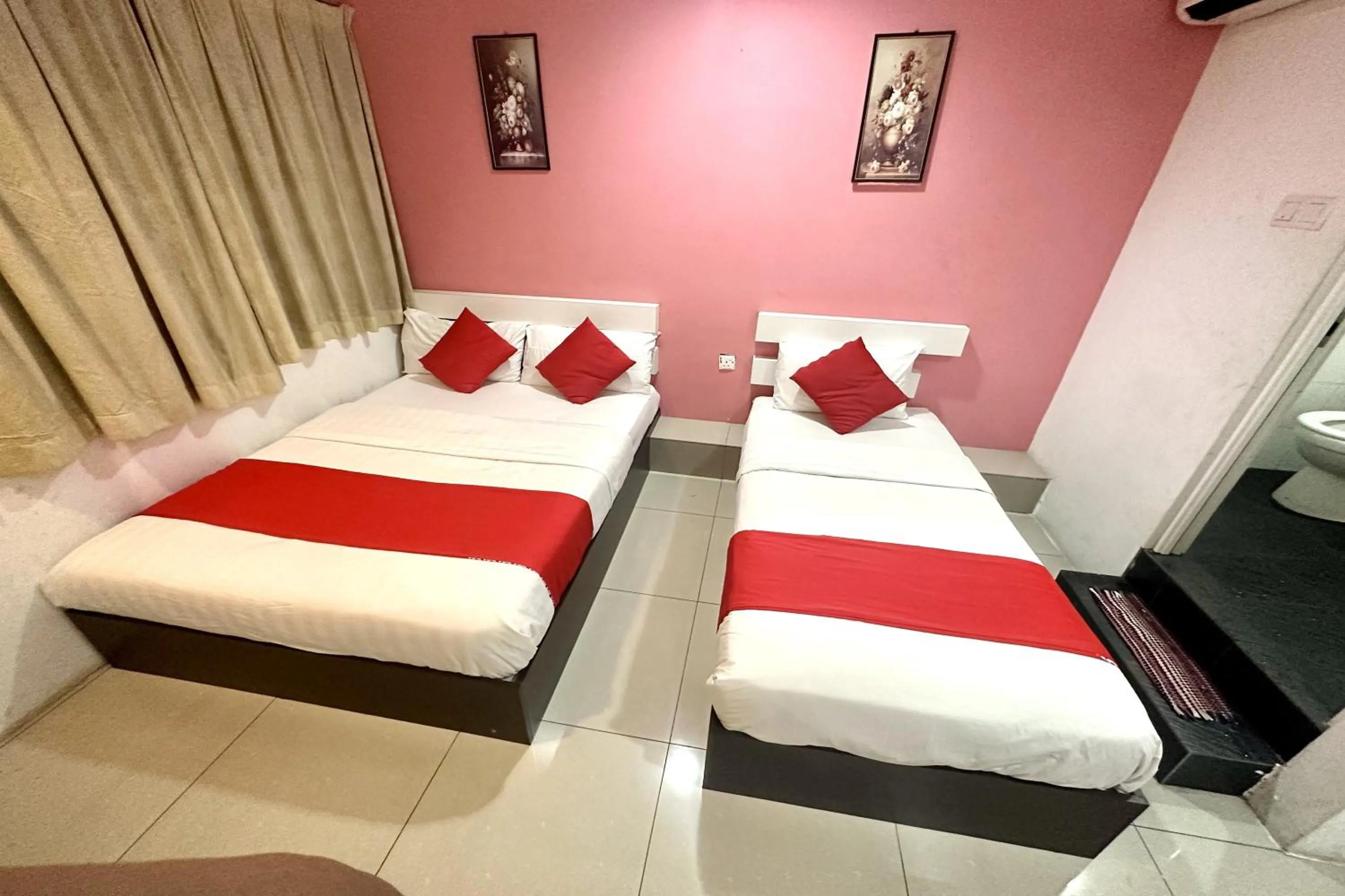 Bedroom, Bed in Cahaya Midah - BilikXpert