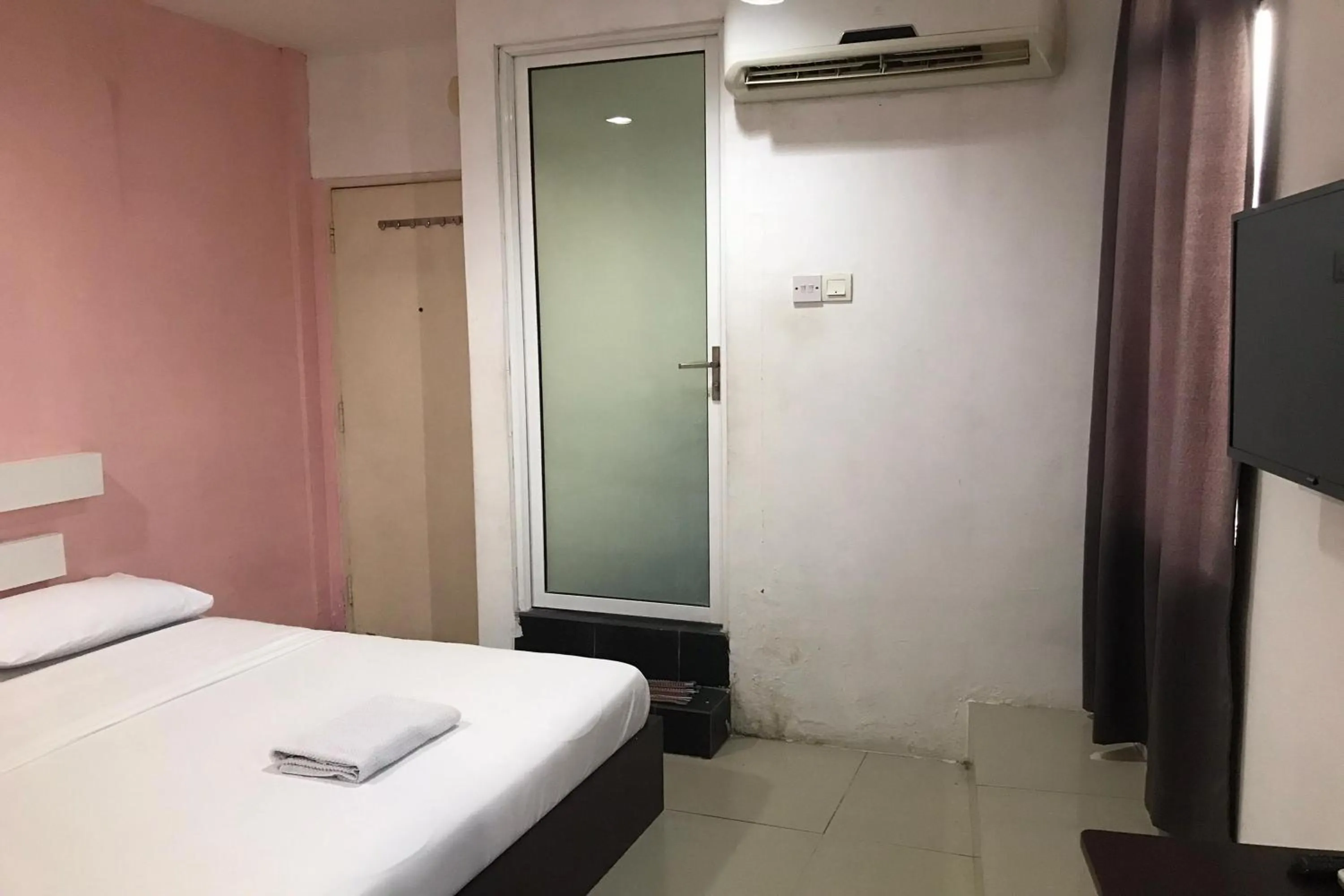 Bedroom, Bed in Cahaya Midah - BilikXpert