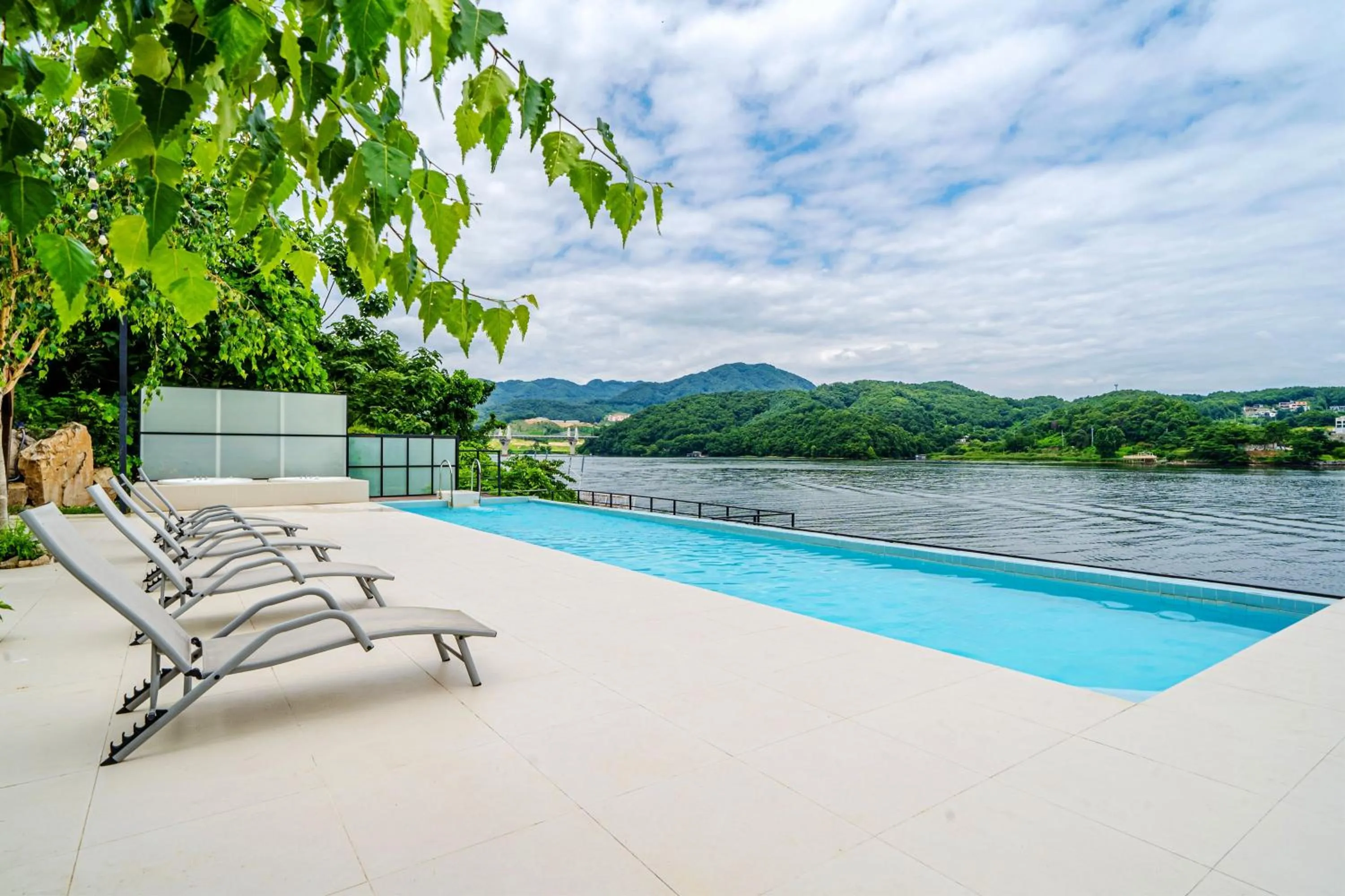 Gapyeong Pension The Square 24 Spa Pension