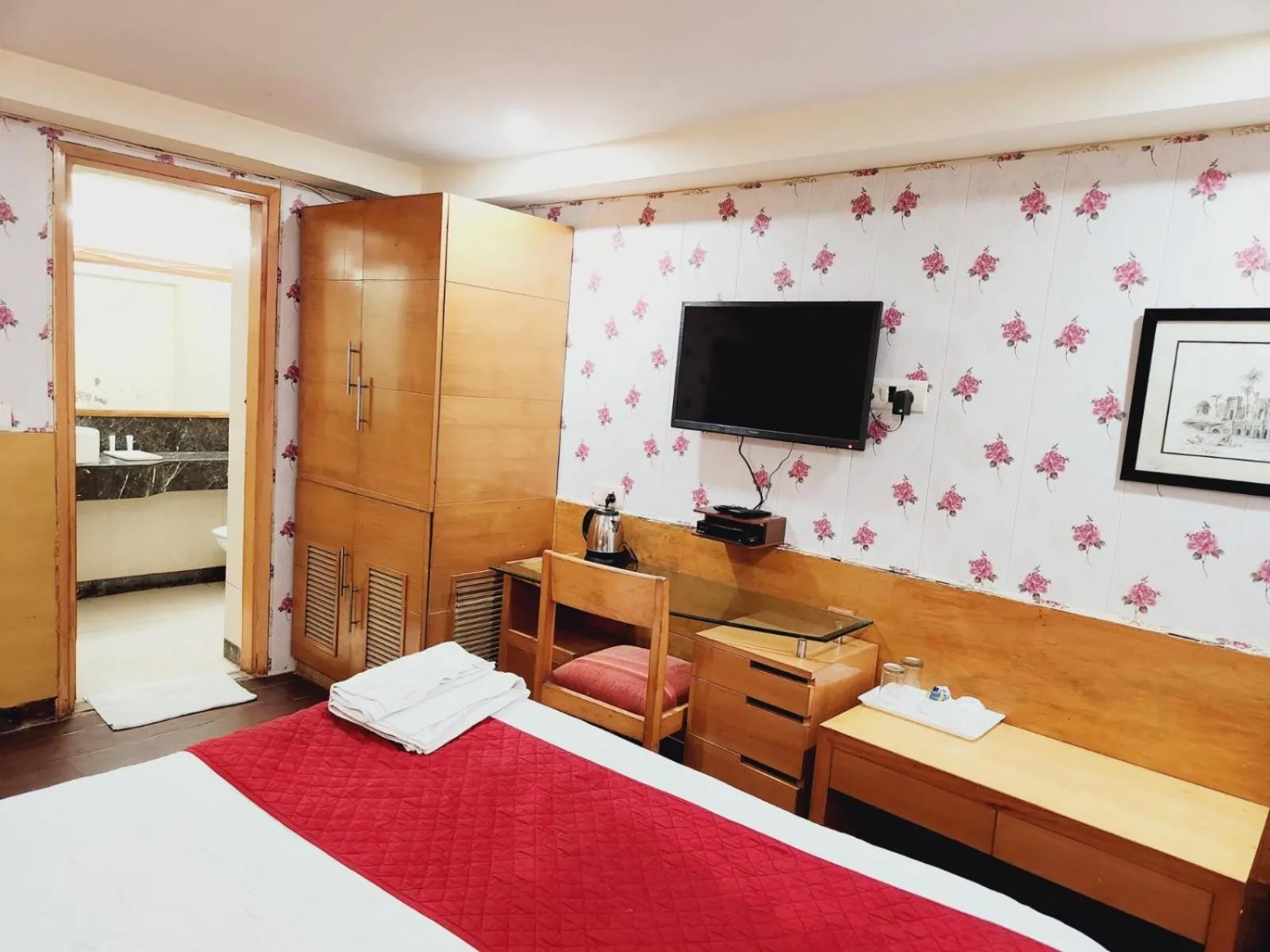 Bed in Hotels Daffodils Connaught Place