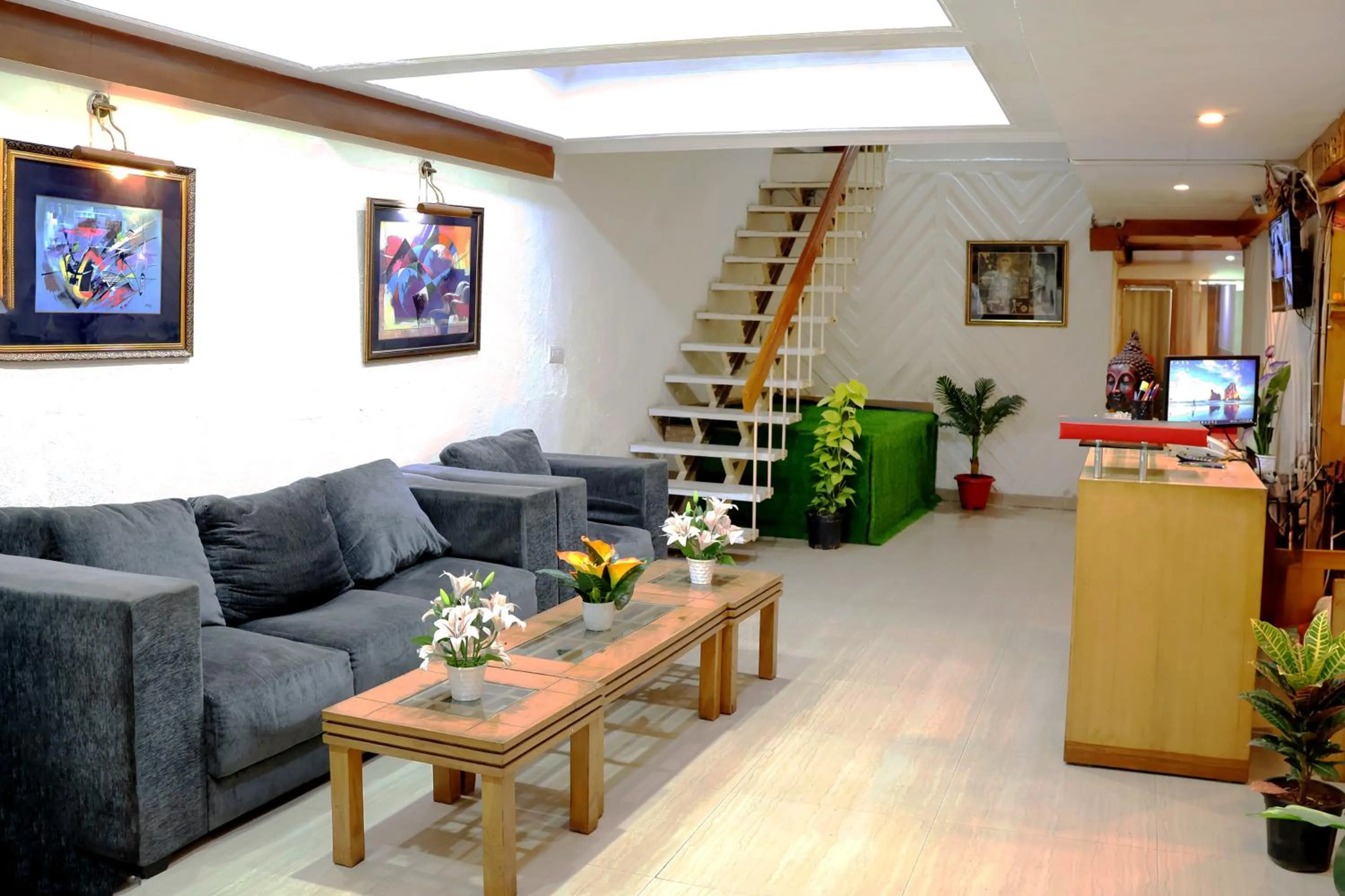 Lobby or reception in Hotels Daffodils Connaught Place