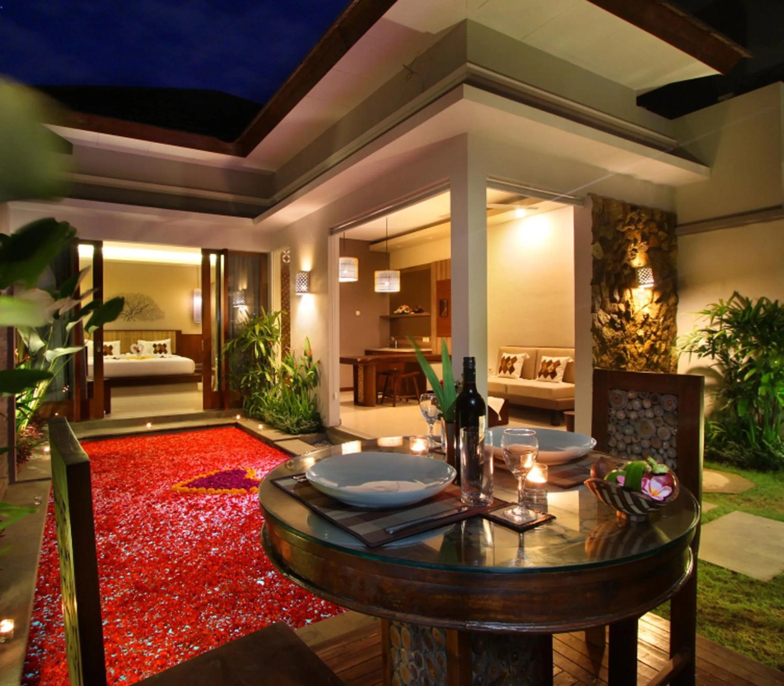Swimming pool, Bed in Maharaja Villas Bali - CHSE Certified