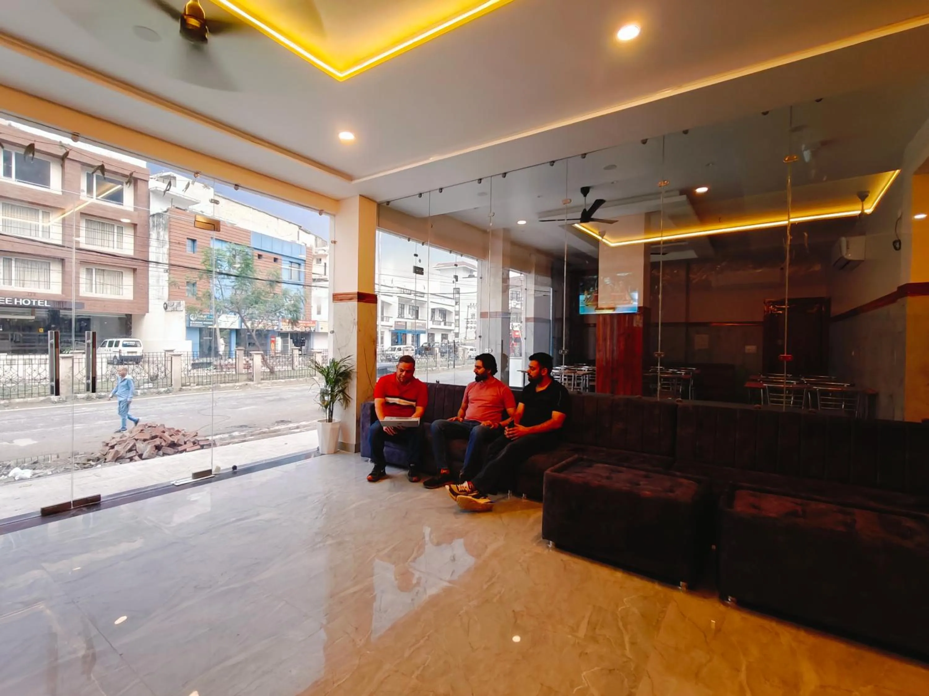 Seating area in Hotel New Pratap