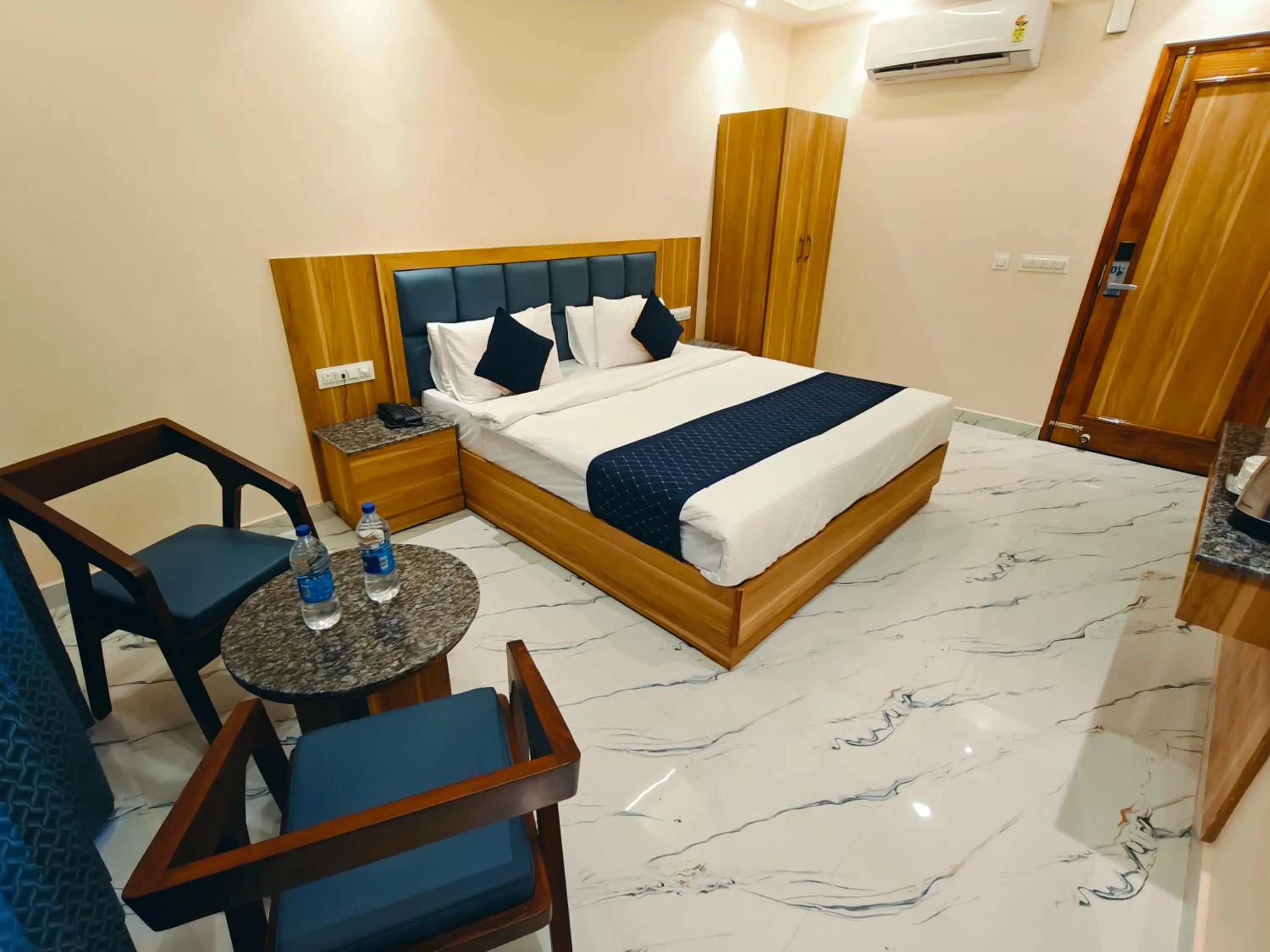Bedroom in Hotel New Pratap