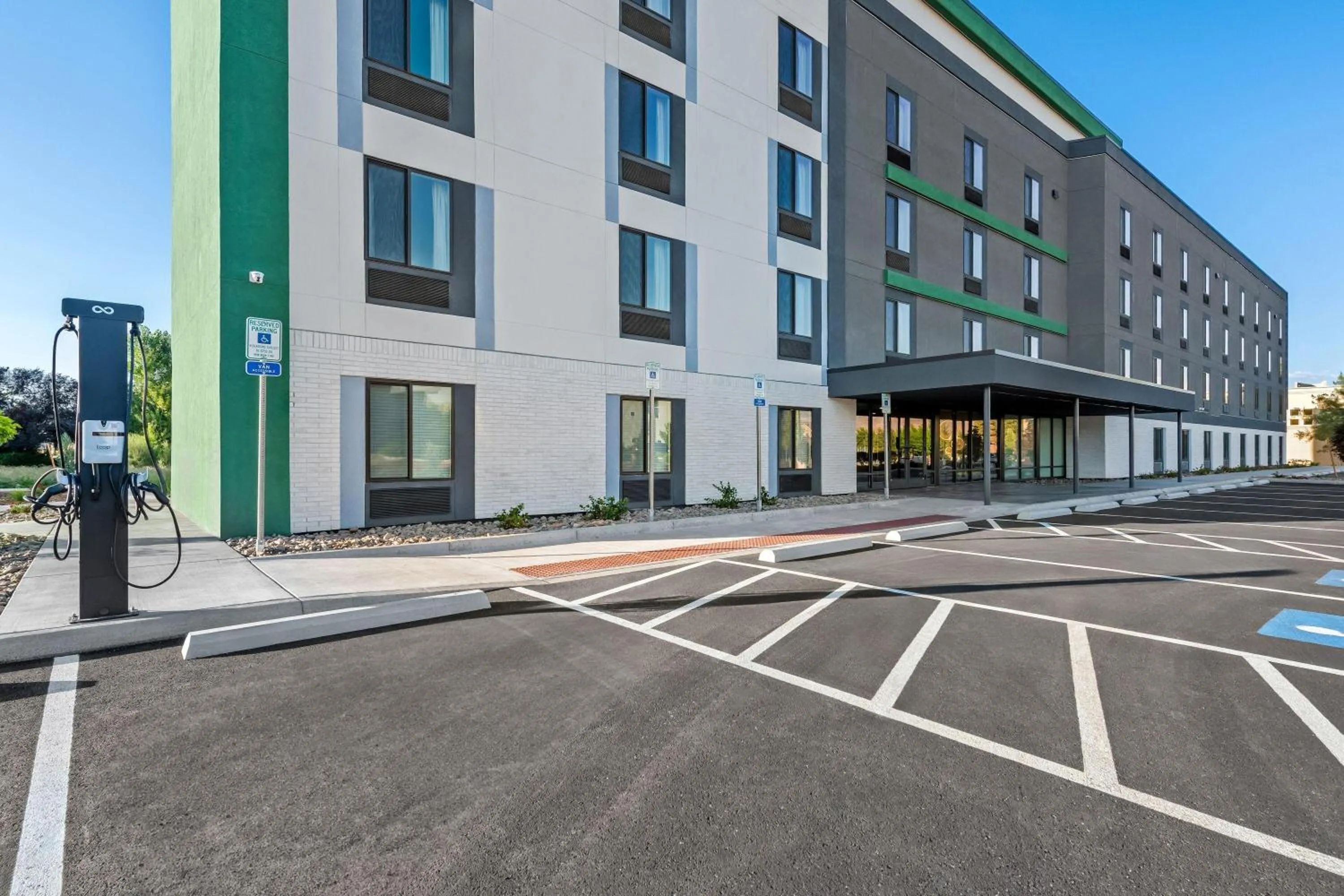 Property building in ECHO Suites Extended Stay by Wyndham Reno