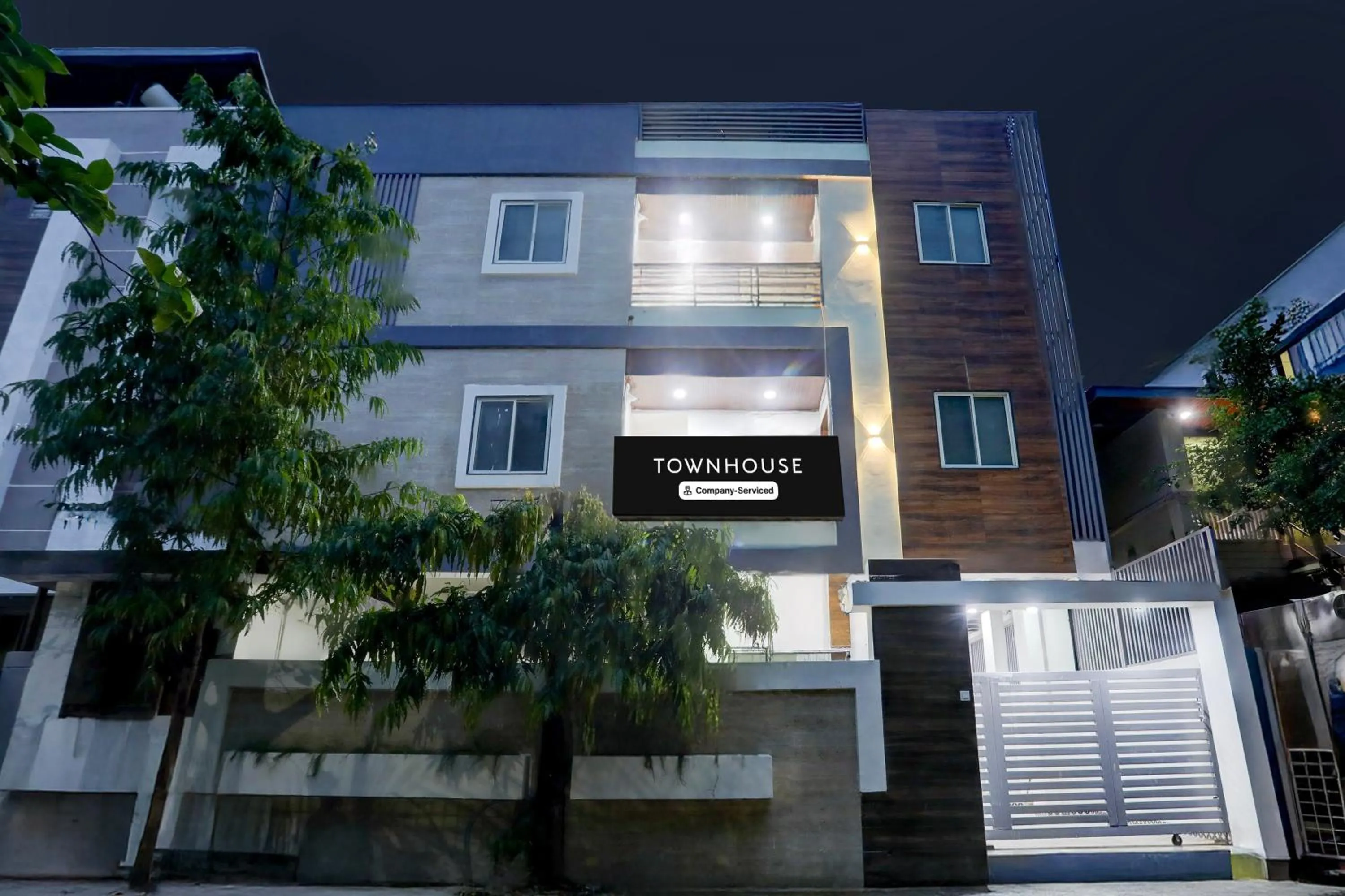 Facade/entrance in Super Townhouse DAVV University Indore Formerly Indrapuri