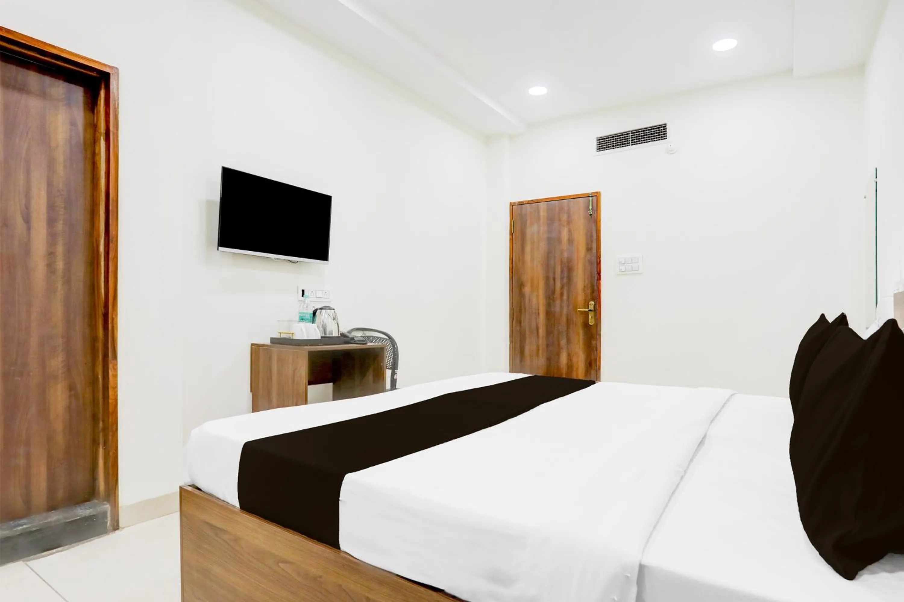 Bedroom, Bed in Super Townhouse DAVV University Indore Formerly Indrapuri