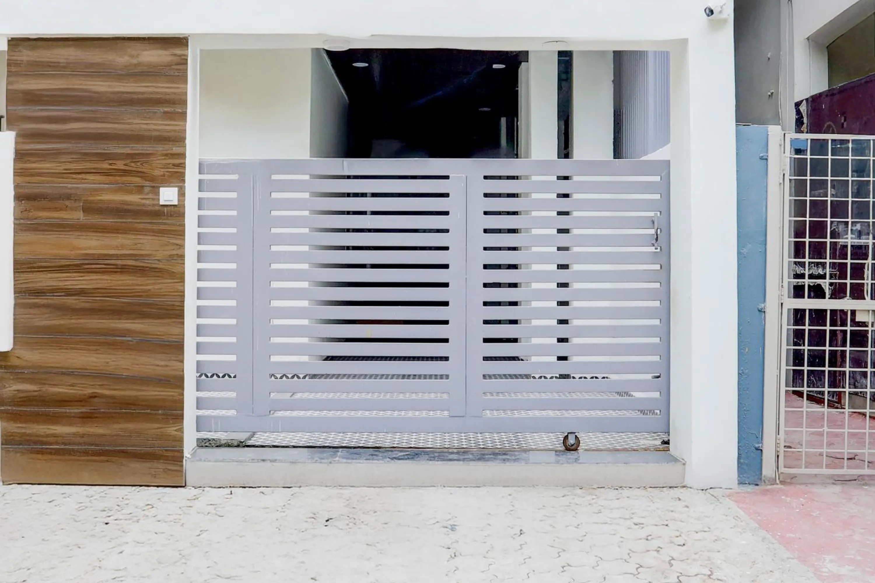 Facade/entrance in Super Townhouse DAVV University Indore Formerly Indrapuri