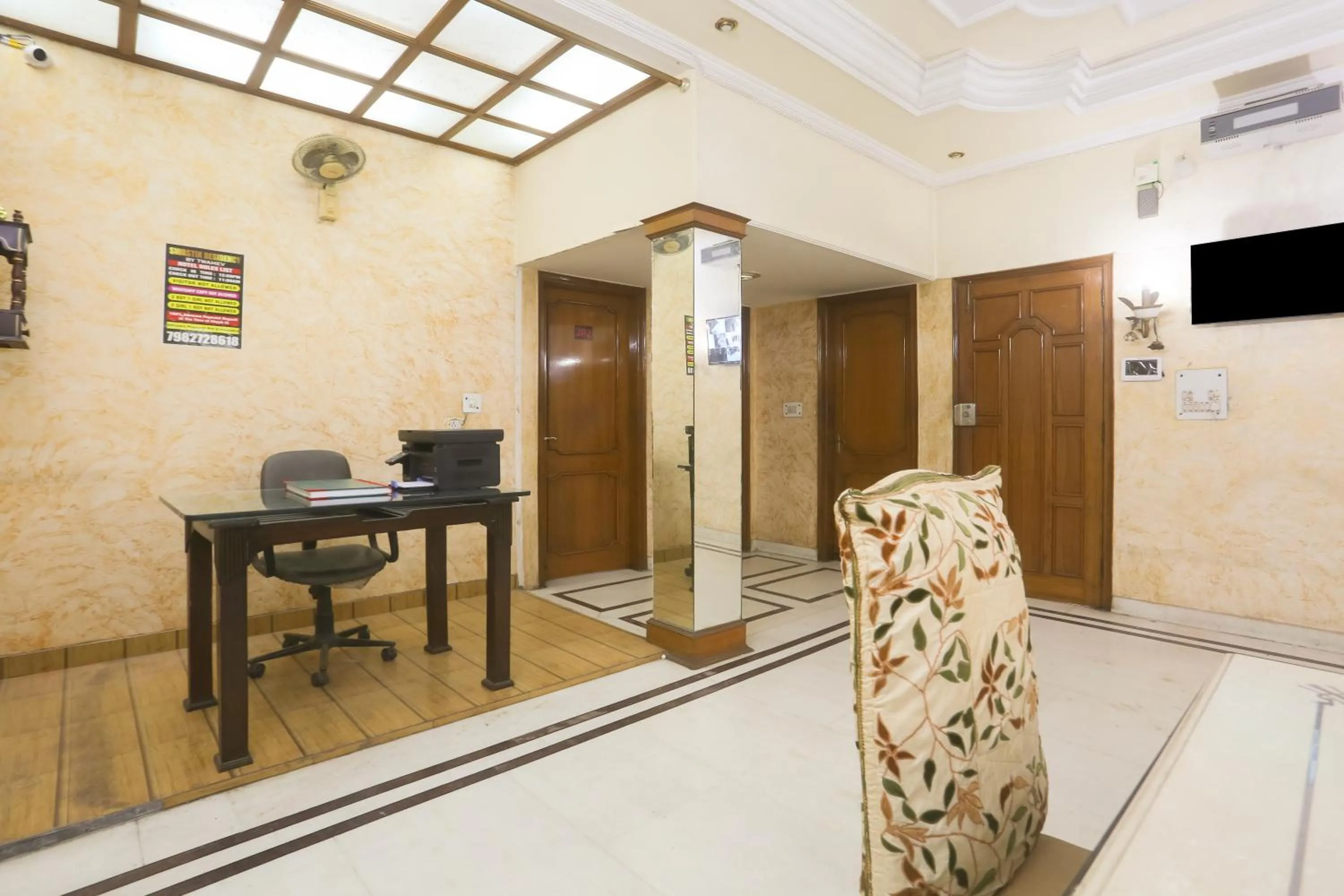 Lobby or reception in Swastik residency Paschim Vihar by twamev