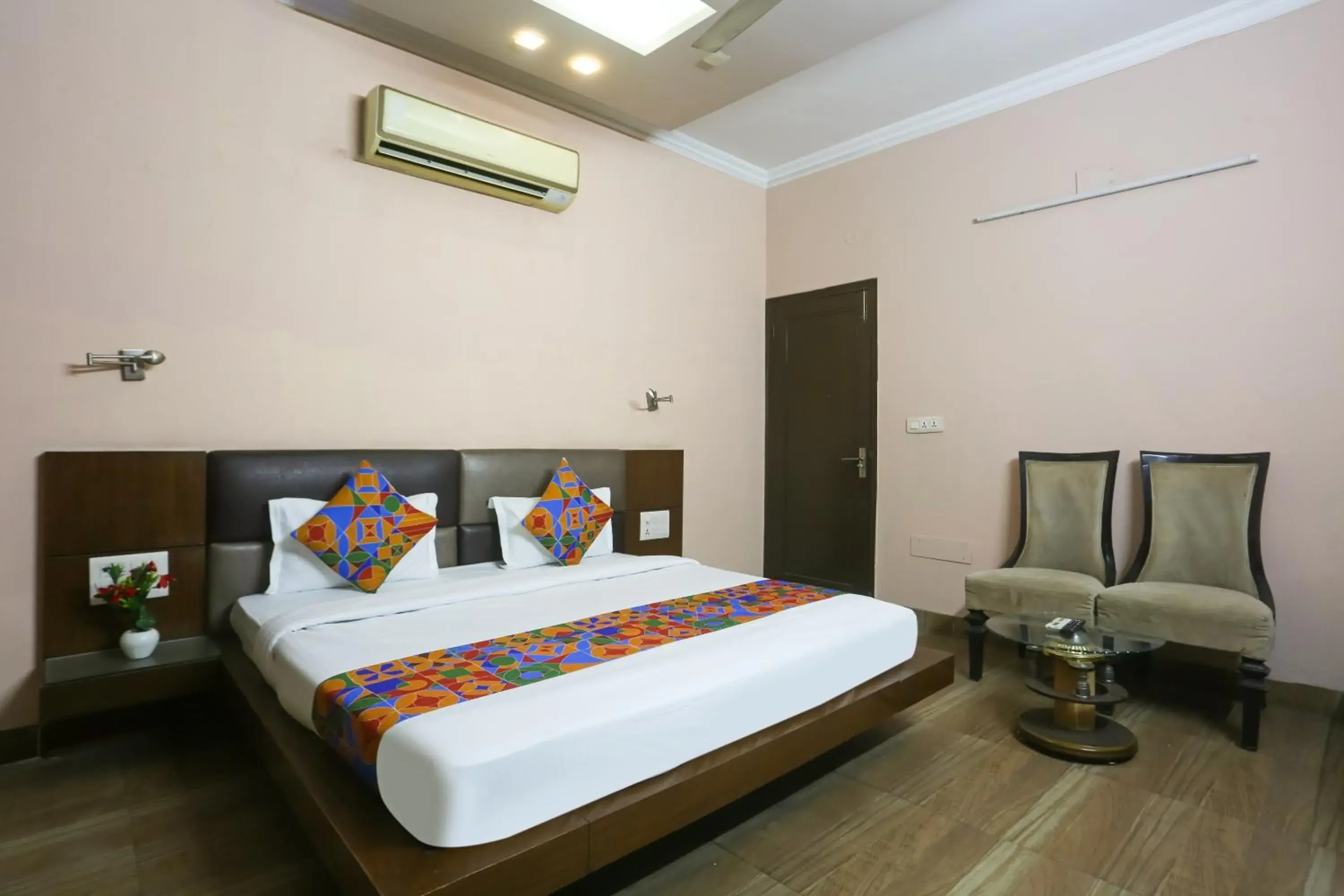 Double or Twin Room with Private Bathroom in Swastik residency Paschim Vihar by twamev Double or Twin Room with Private Bathroom in Swastik residency Paschim Vihar by twamev