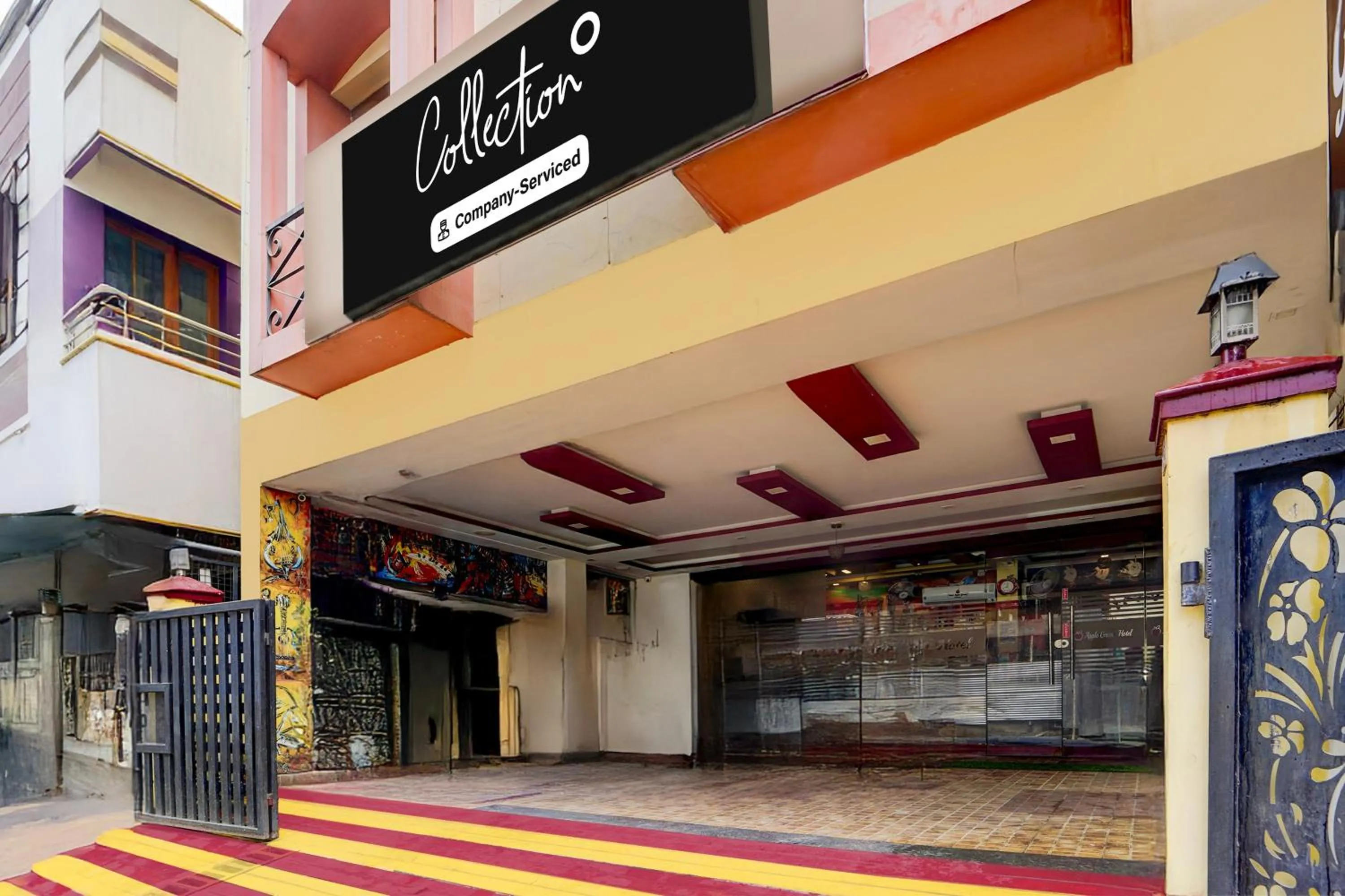 Facade/entrance in Super Collection O Omni Bus Terminal Gandhipuram Formerly Apple Grand