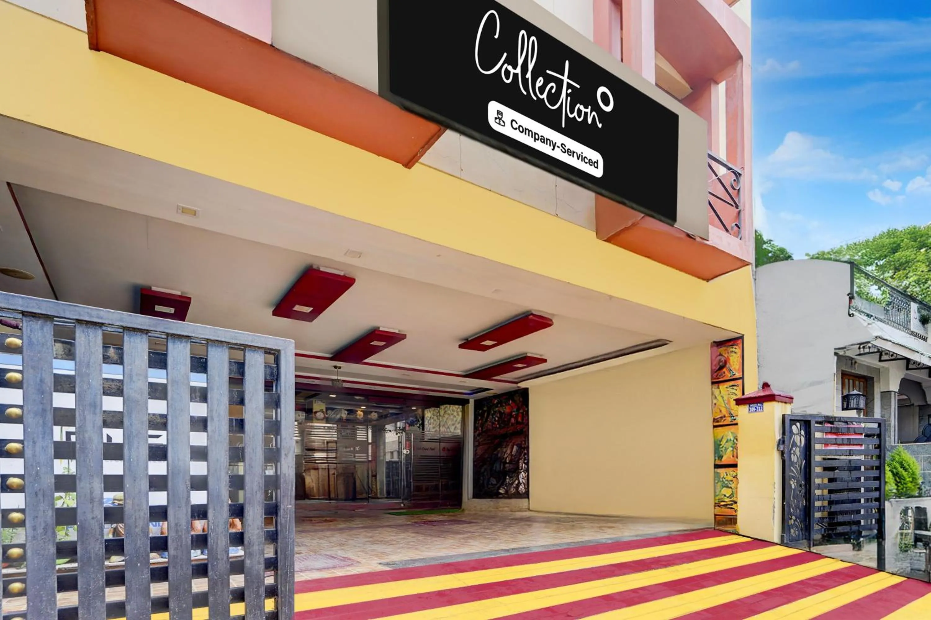 Facade/entrance in Super Collection O Omni Bus Terminal Gandhipuram Formerly Apple Grand