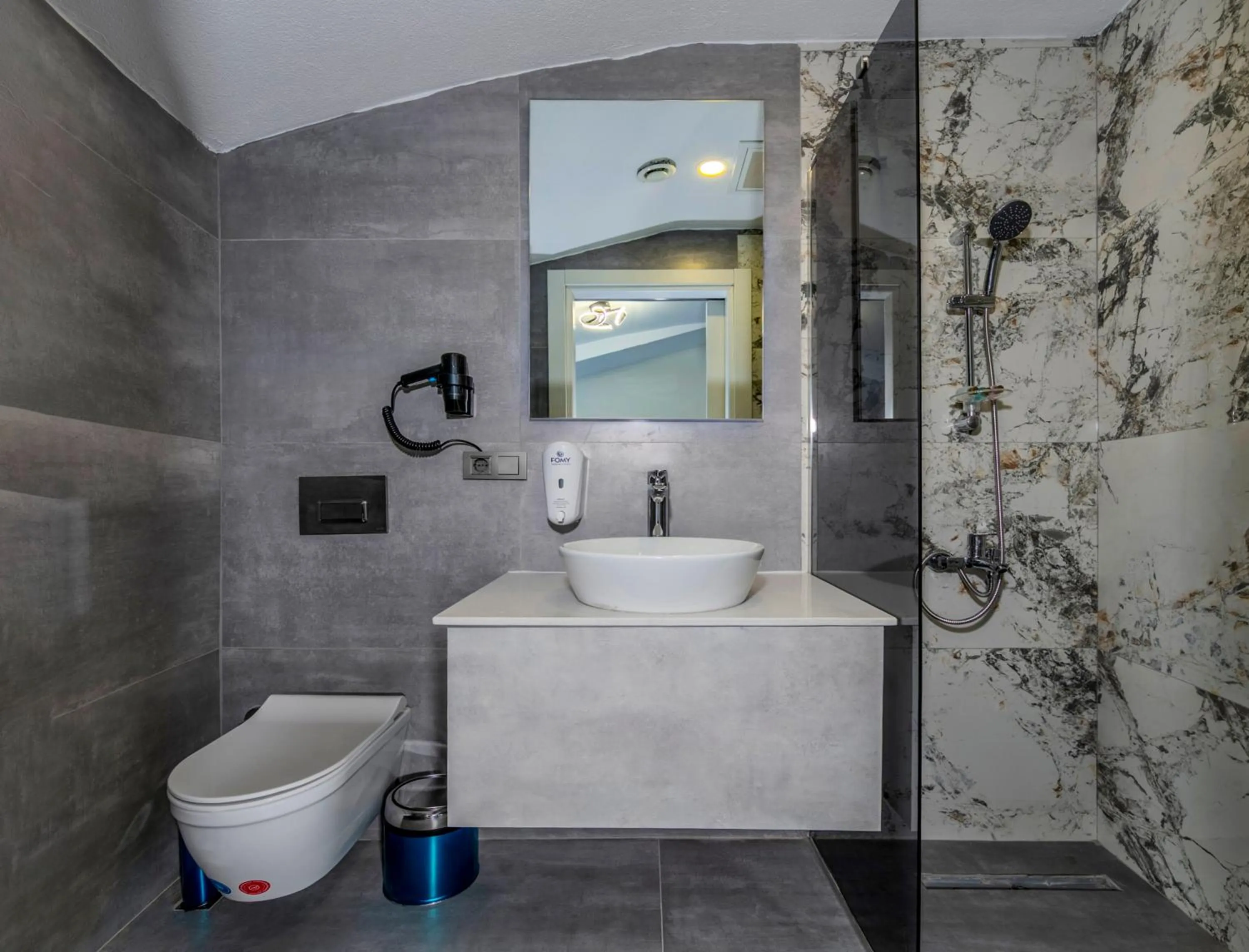 Shower in Airport Waves Hotel