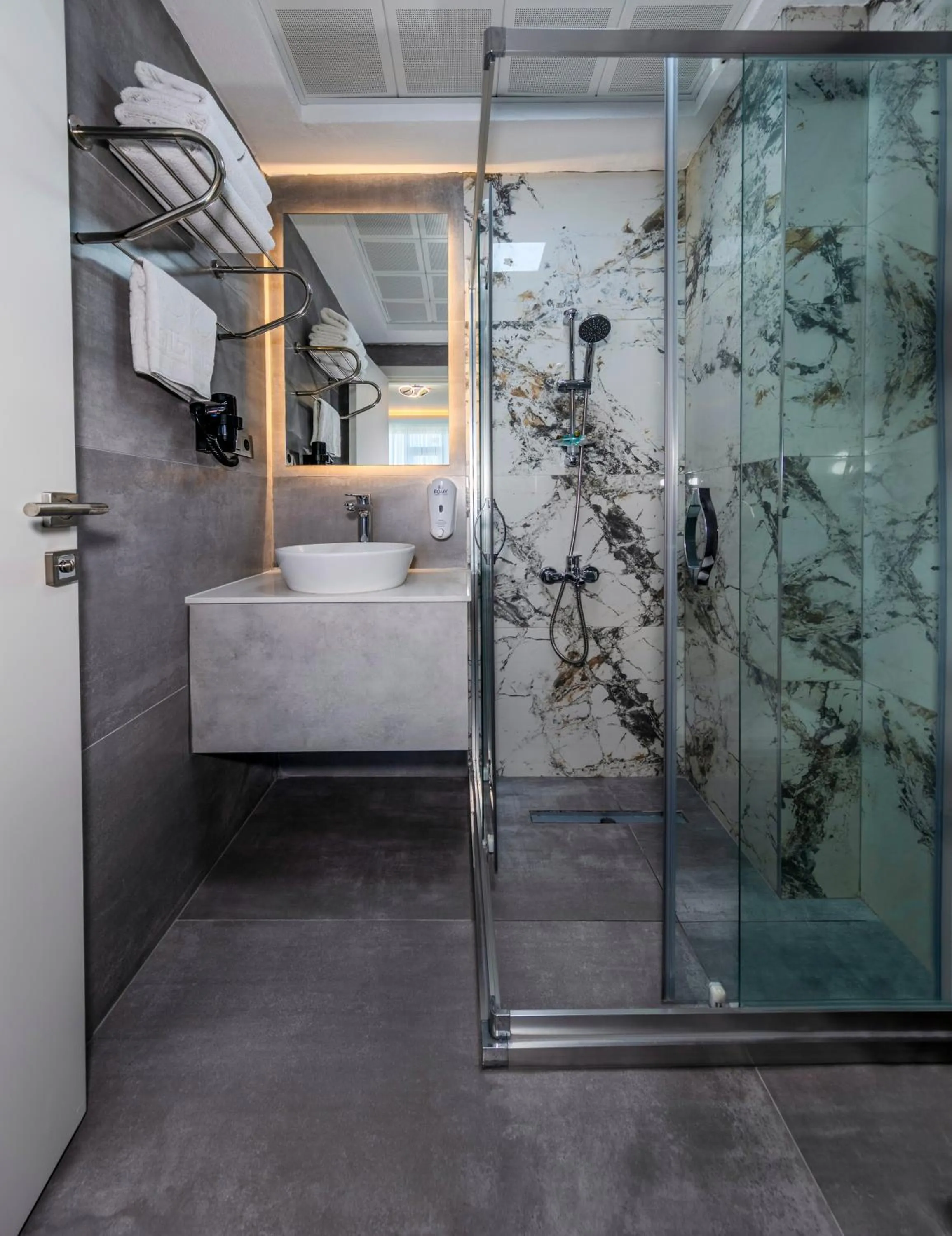 Shower in Airport Waves Hotel