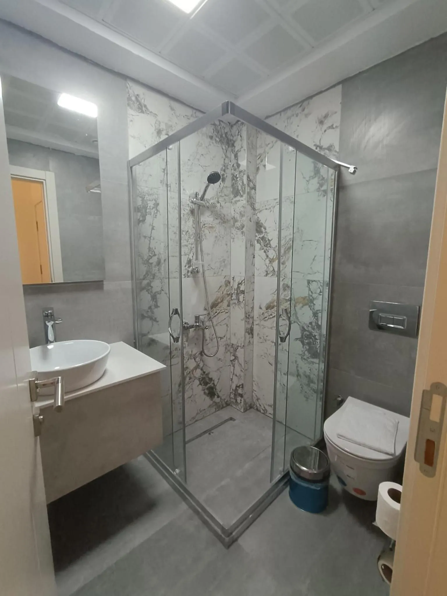 Shower in Airport Waves Hotel