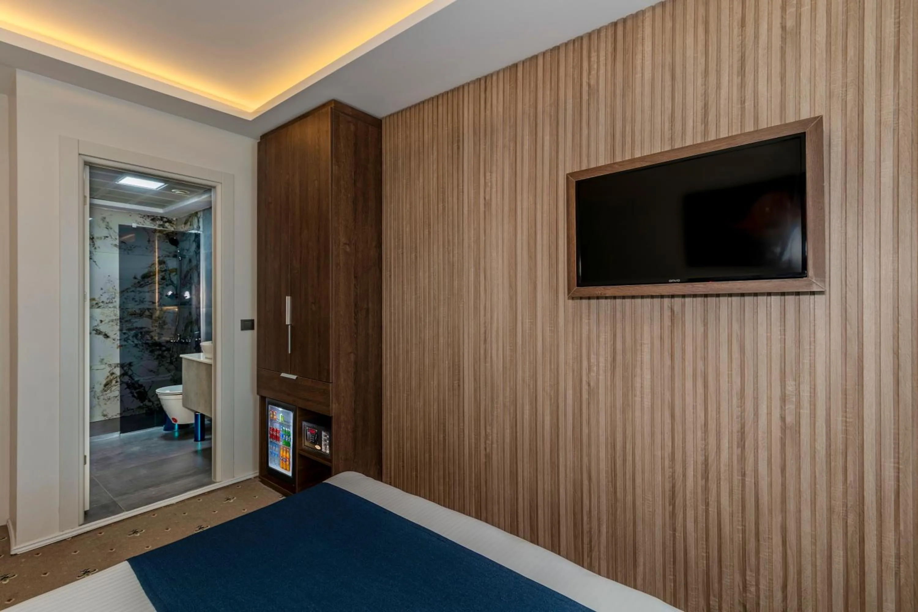 Bed in Airport Waves Hotel