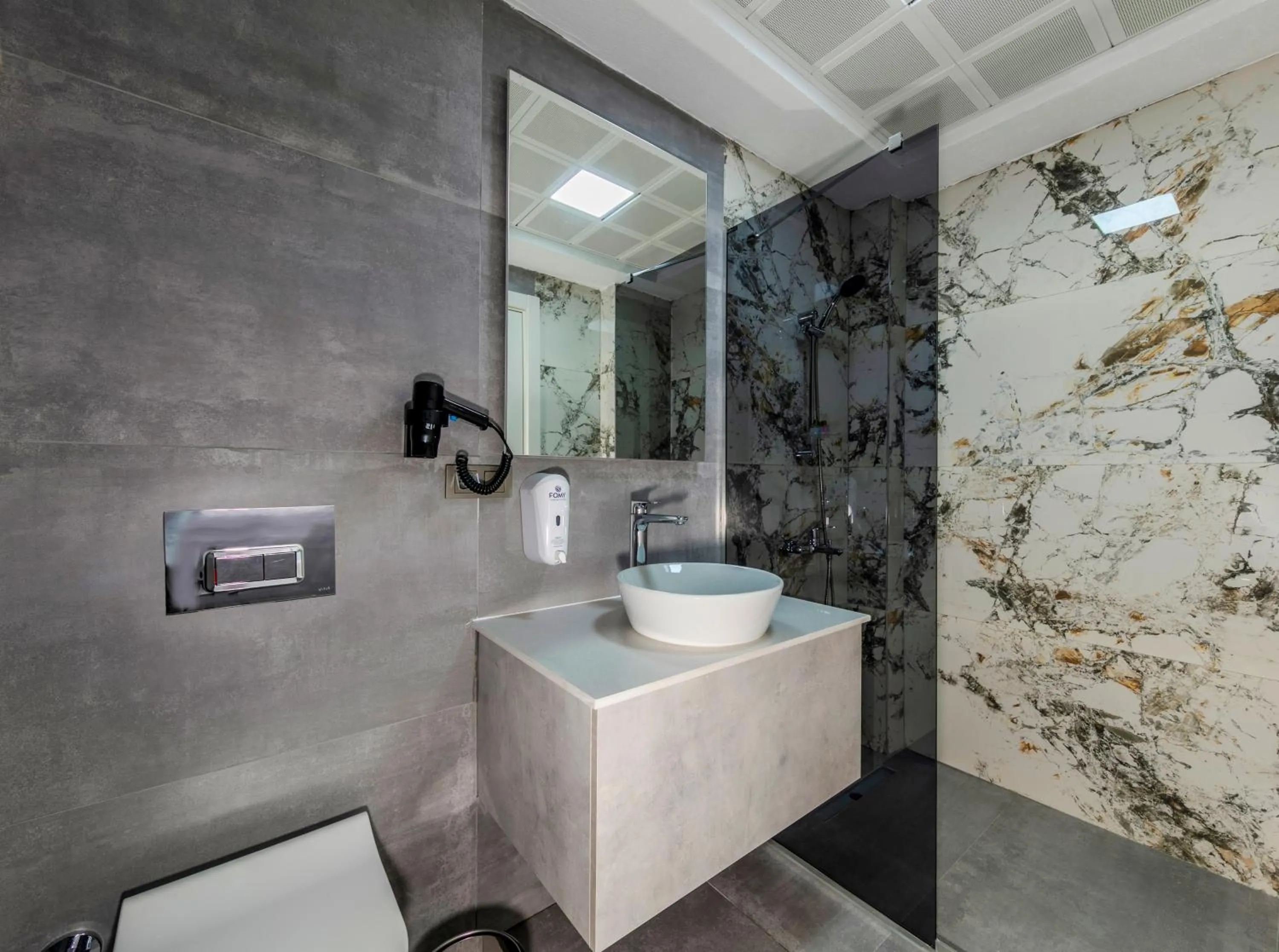 Shower in Airport Waves Hotel