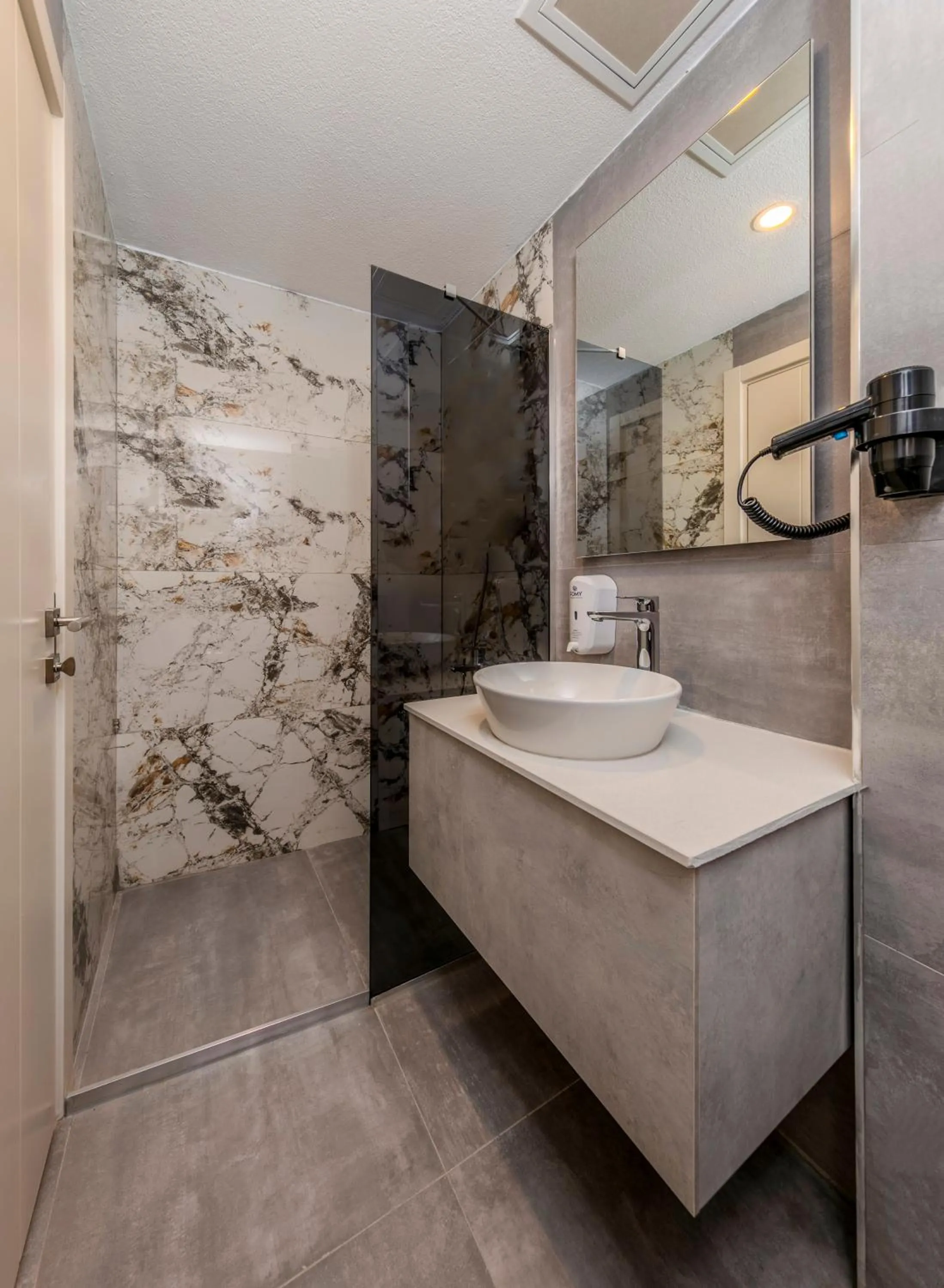 Shower in Airport Waves Hotel