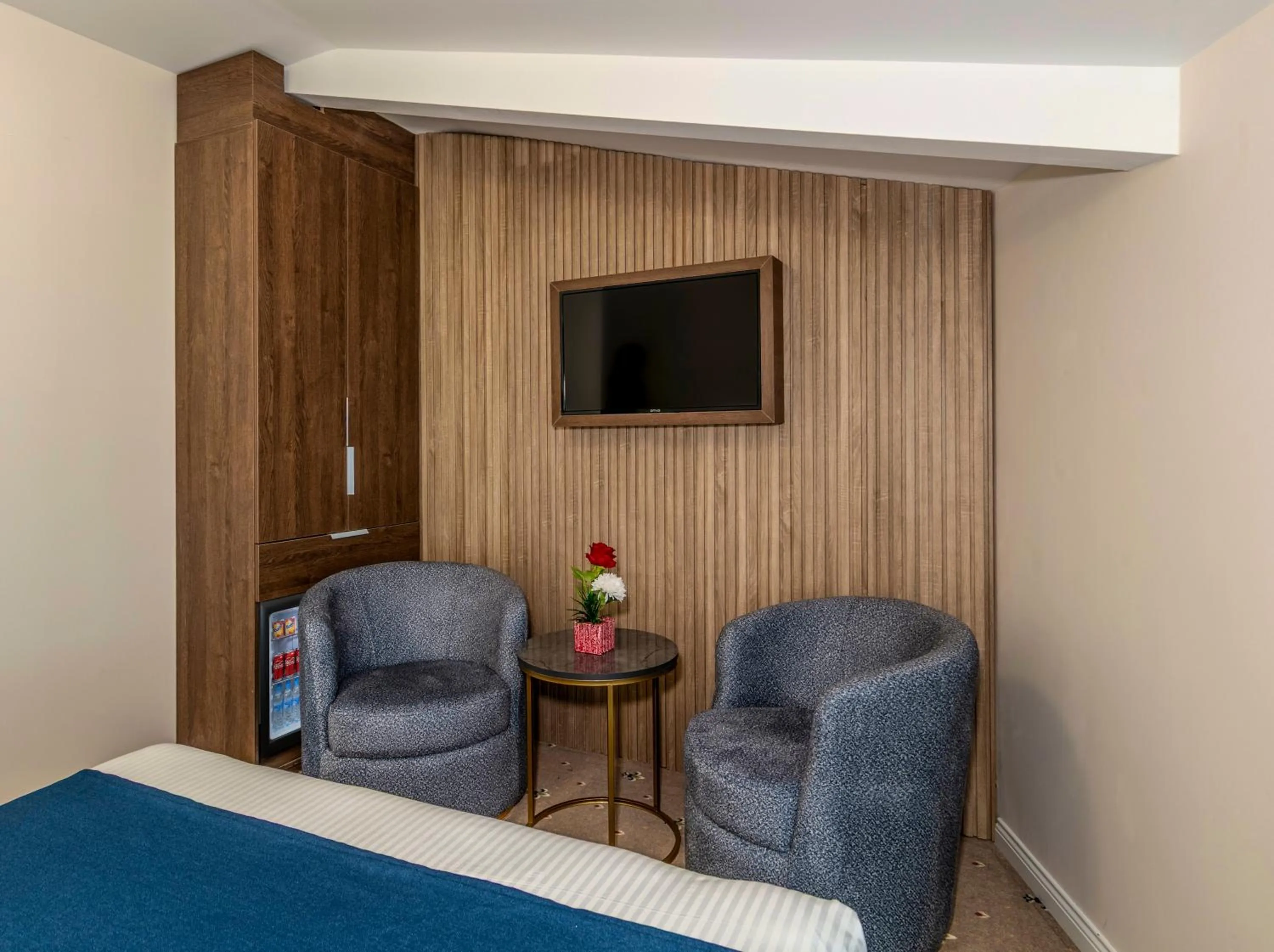 Bed in Airport Waves Hotel