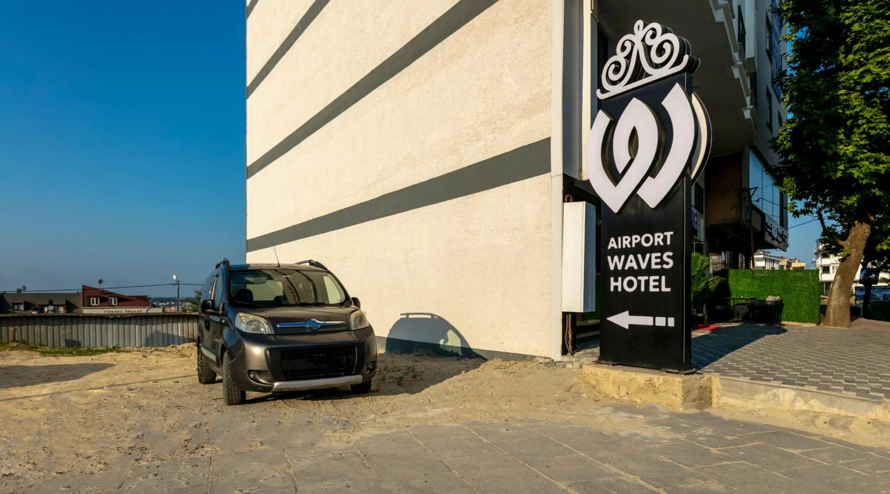 Parking in Airport Waves Hotel