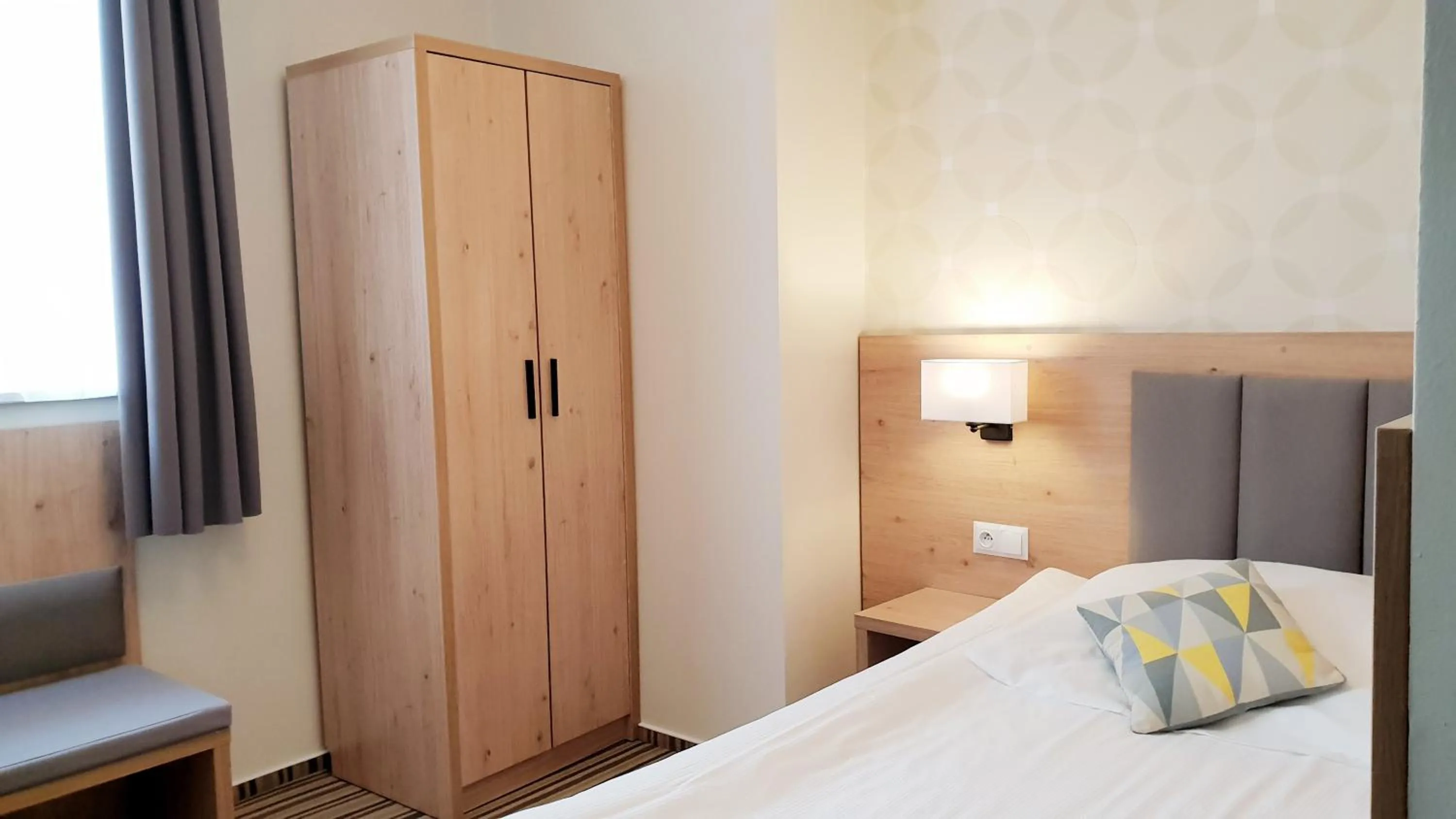 Shower, Bed in Hotel Ossowski