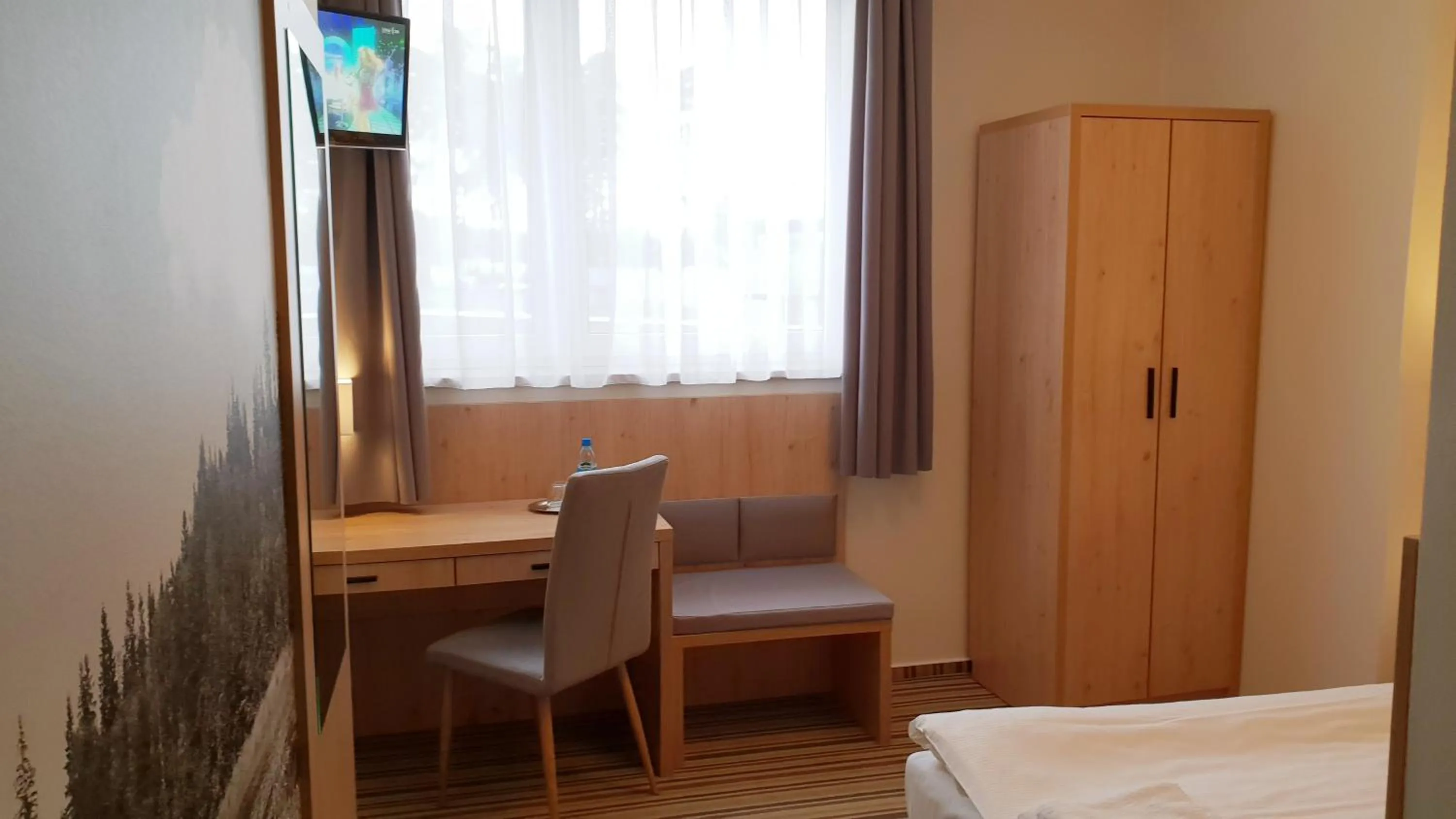 Staff, Bed in Hotel Ossowski