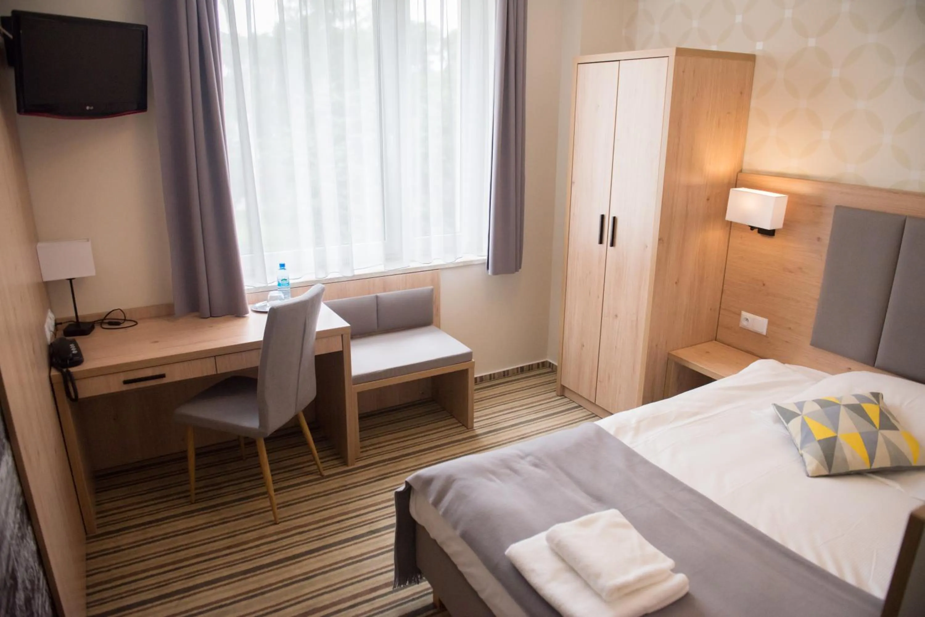 Shower, Bed in Hotel Ossowski